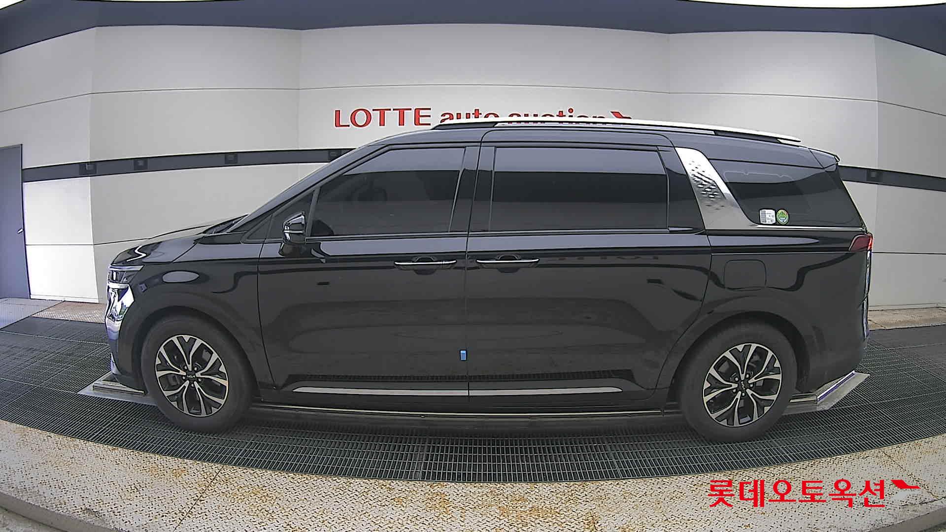2023 - kia carnival