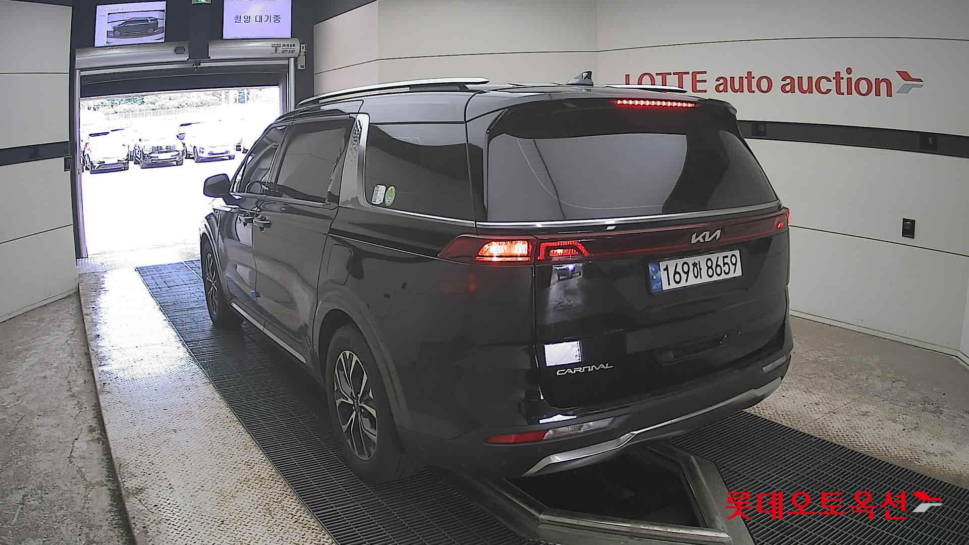 2023 - kia carnival