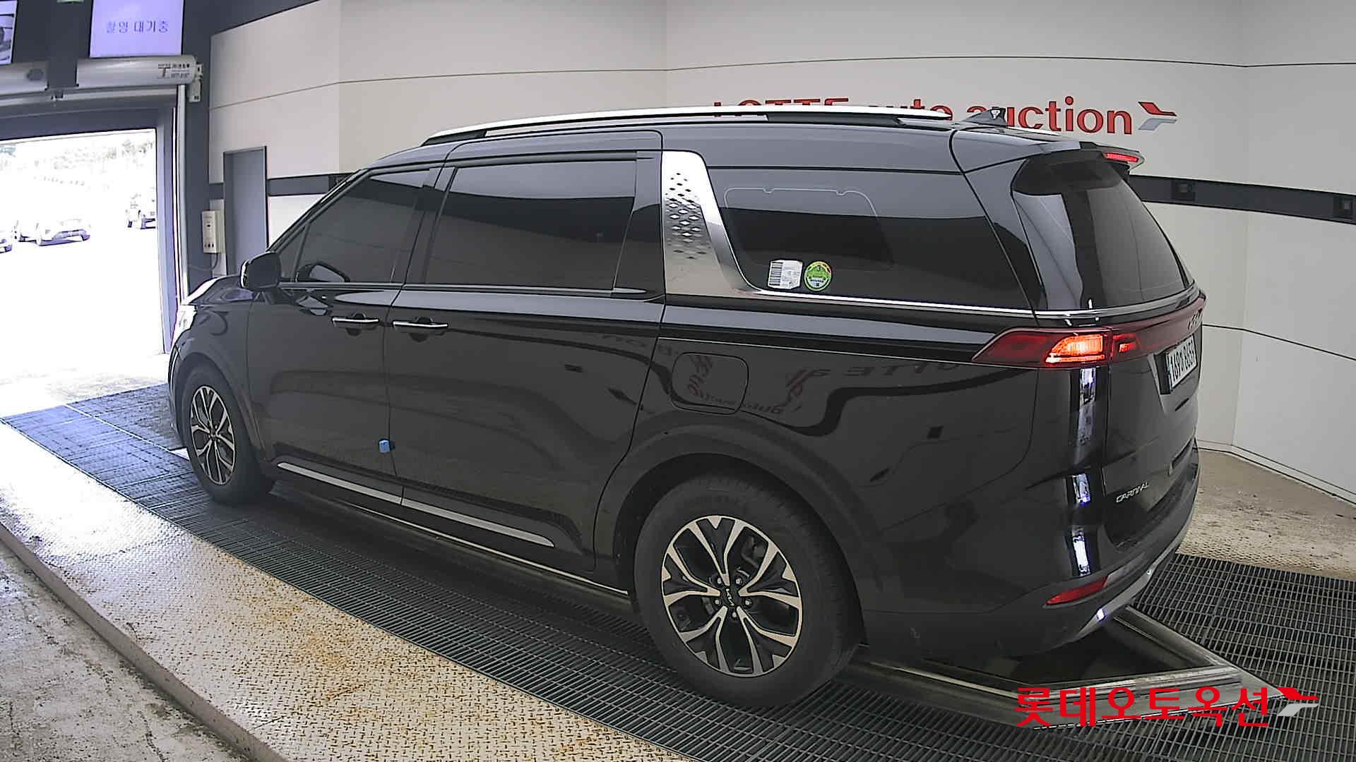 2023 - kia carnival