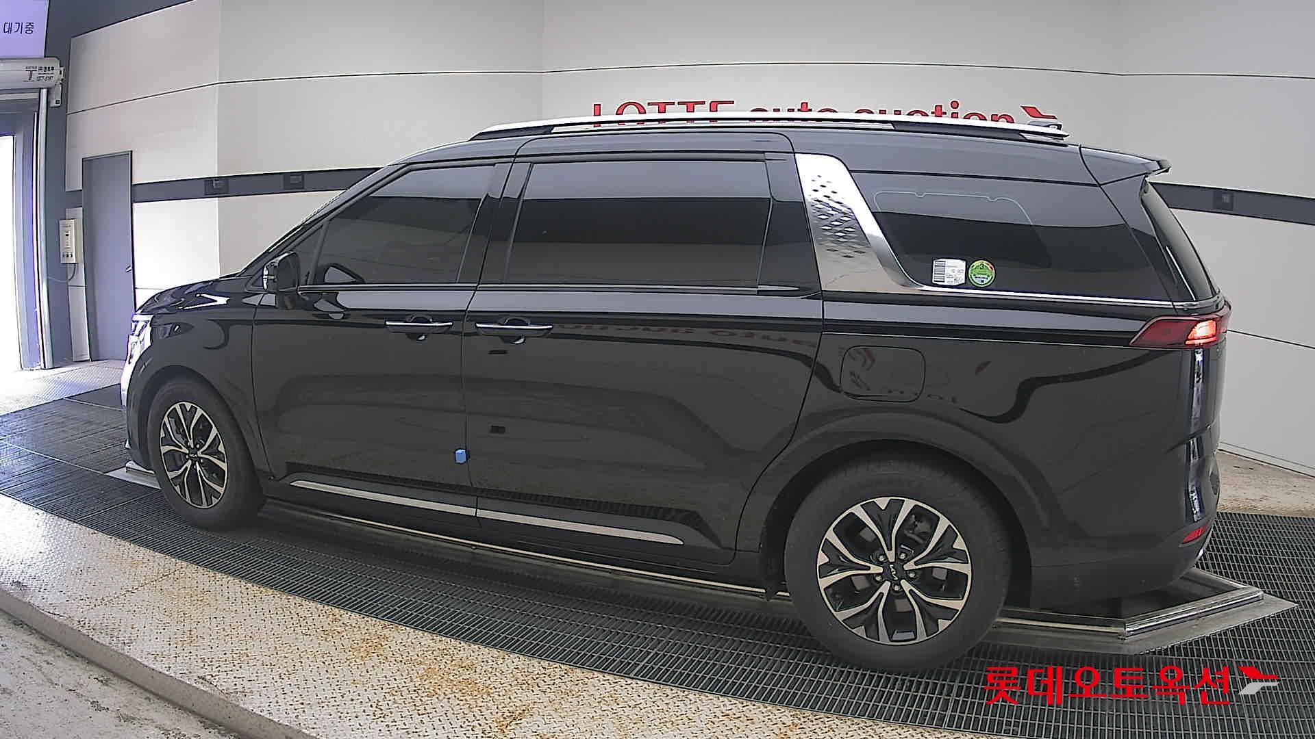 2023 - kia carnival