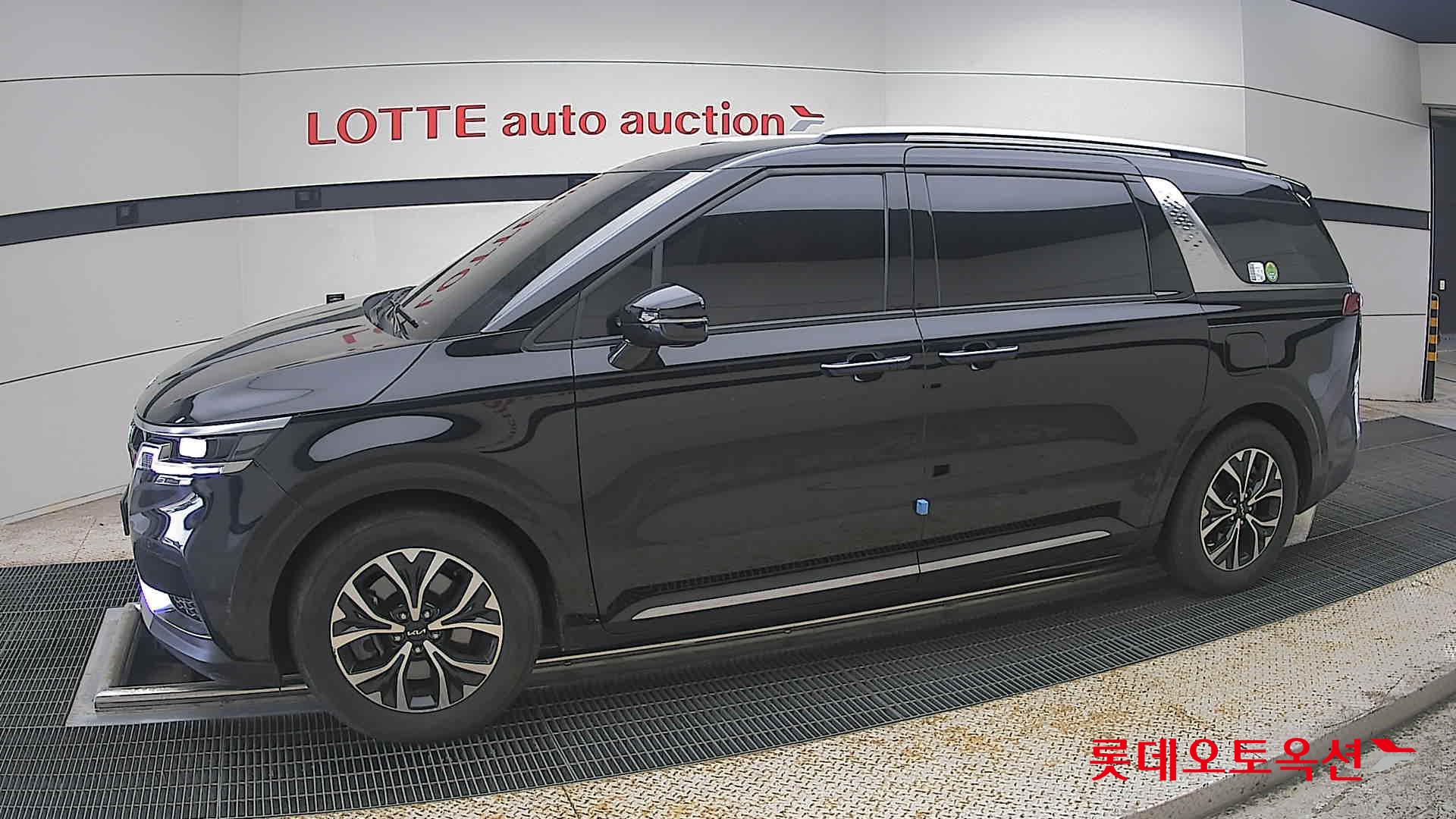 2023 - kia carnival