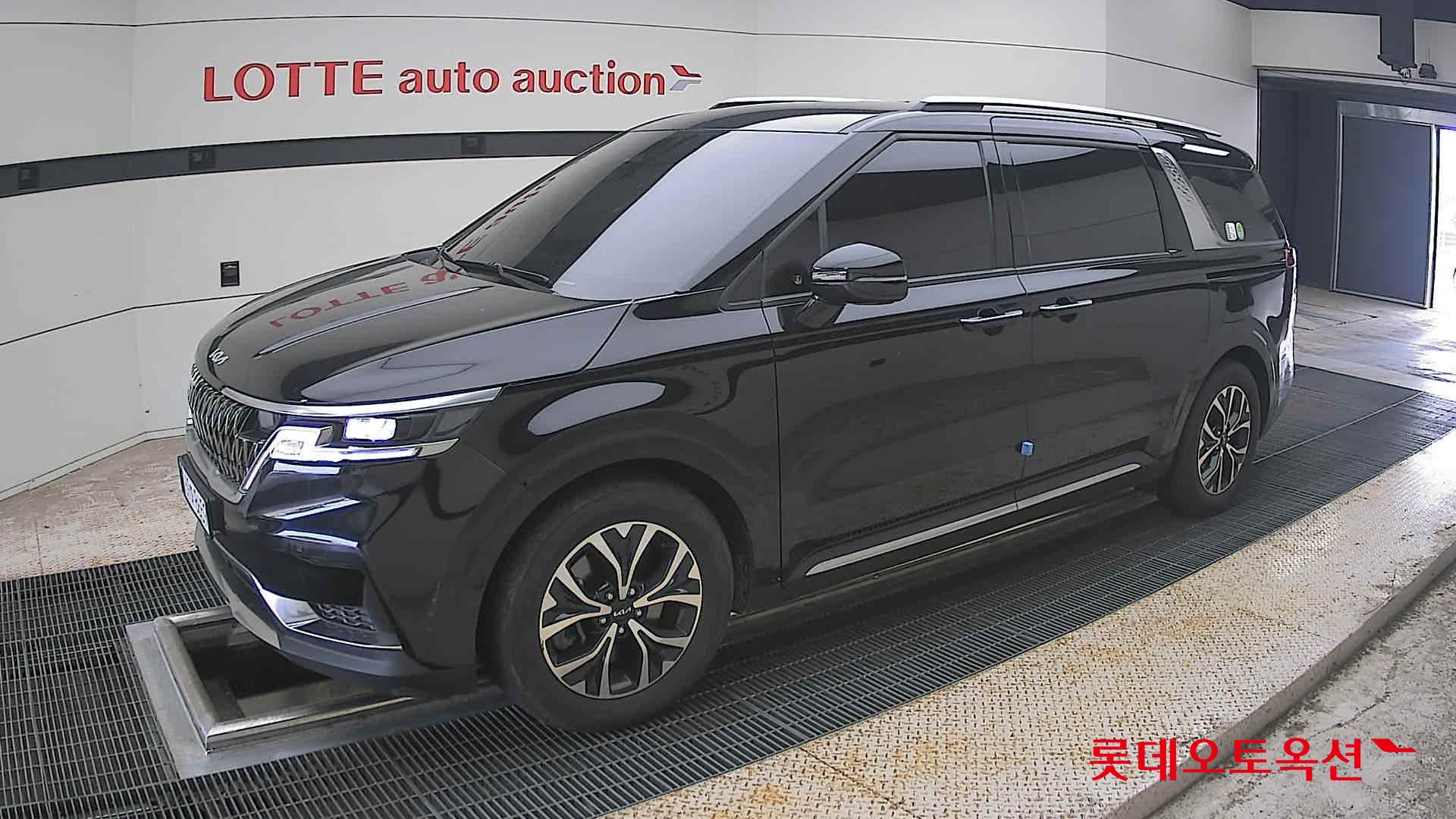 2023 - kia carnival