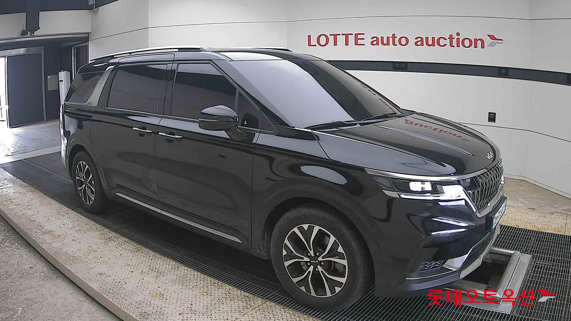 2023 - kia carnival