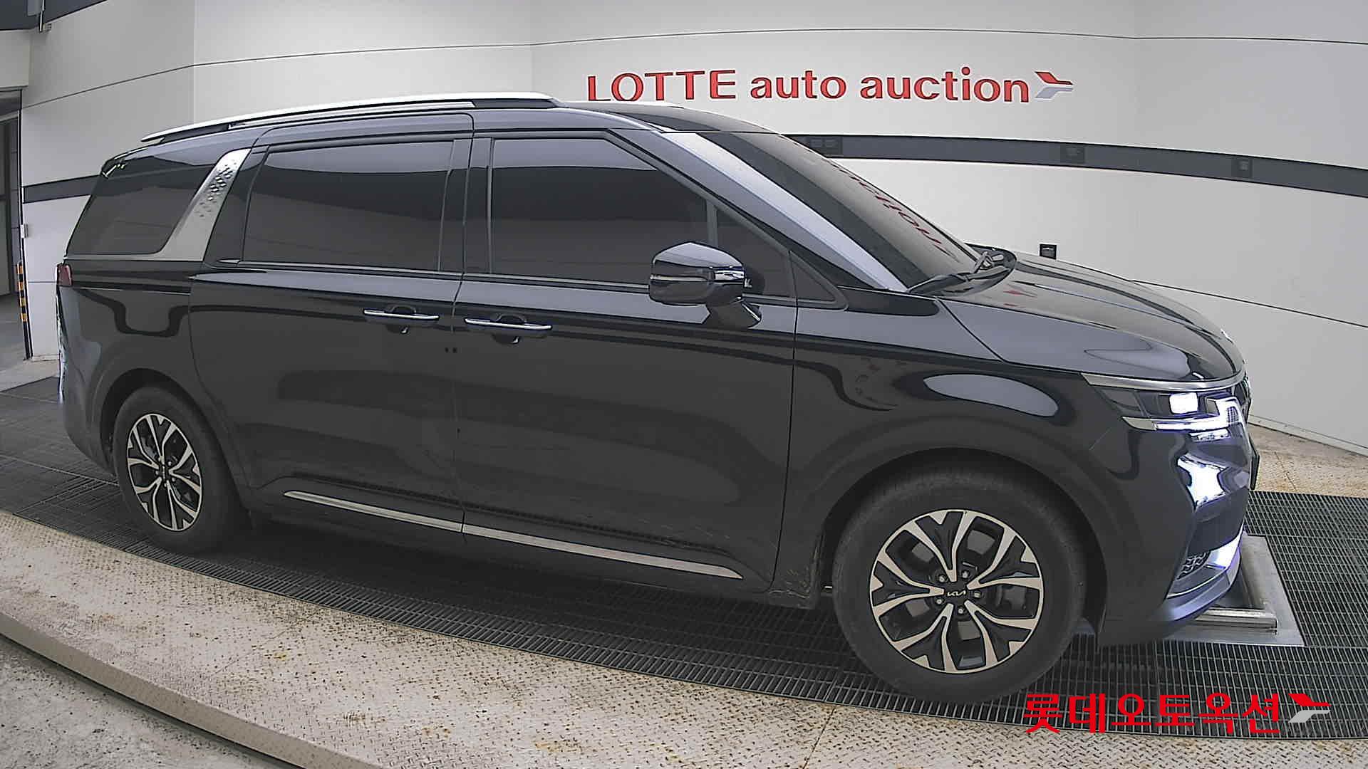 2023 - kia carnival