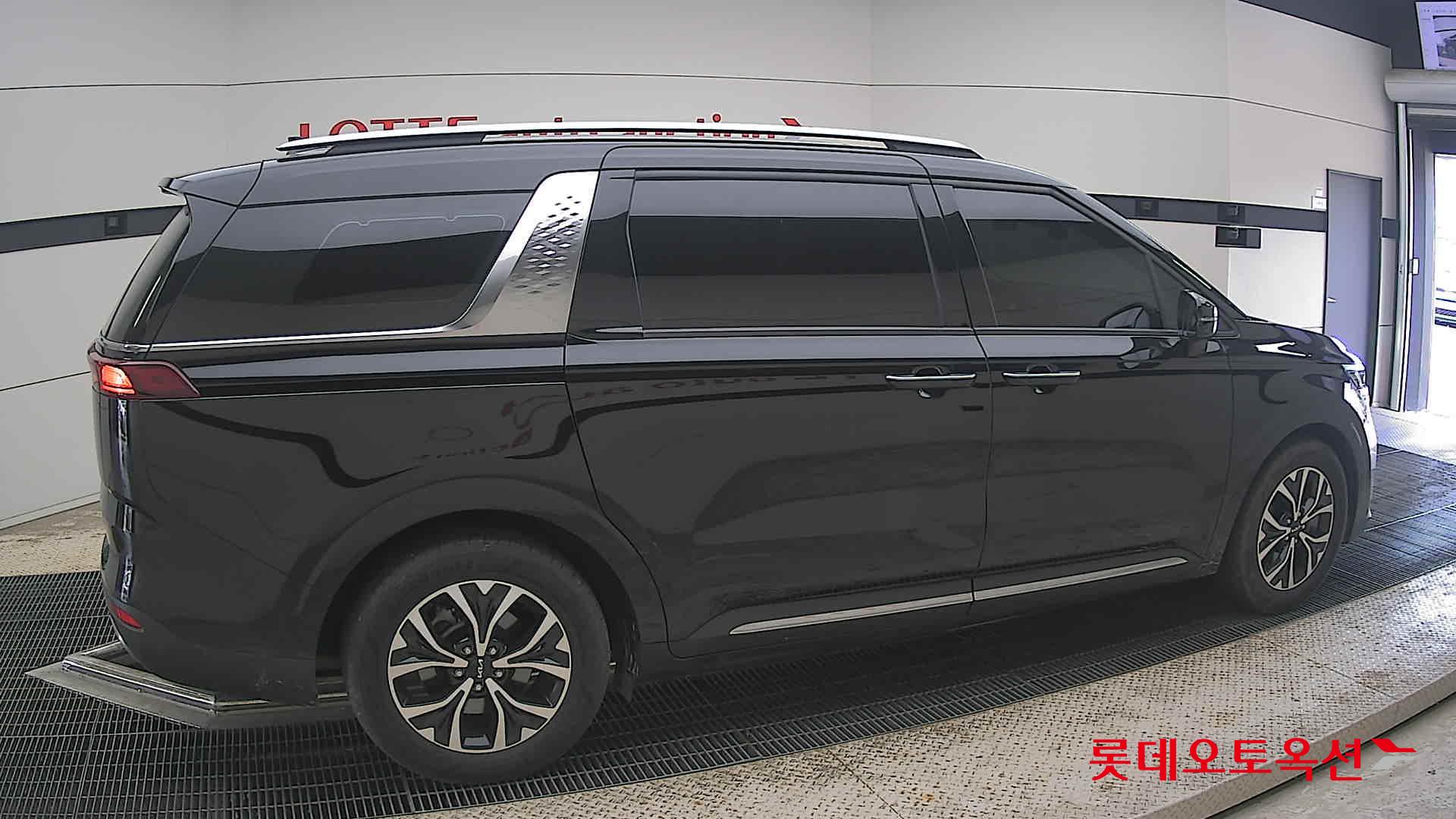 2023 - kia carnival