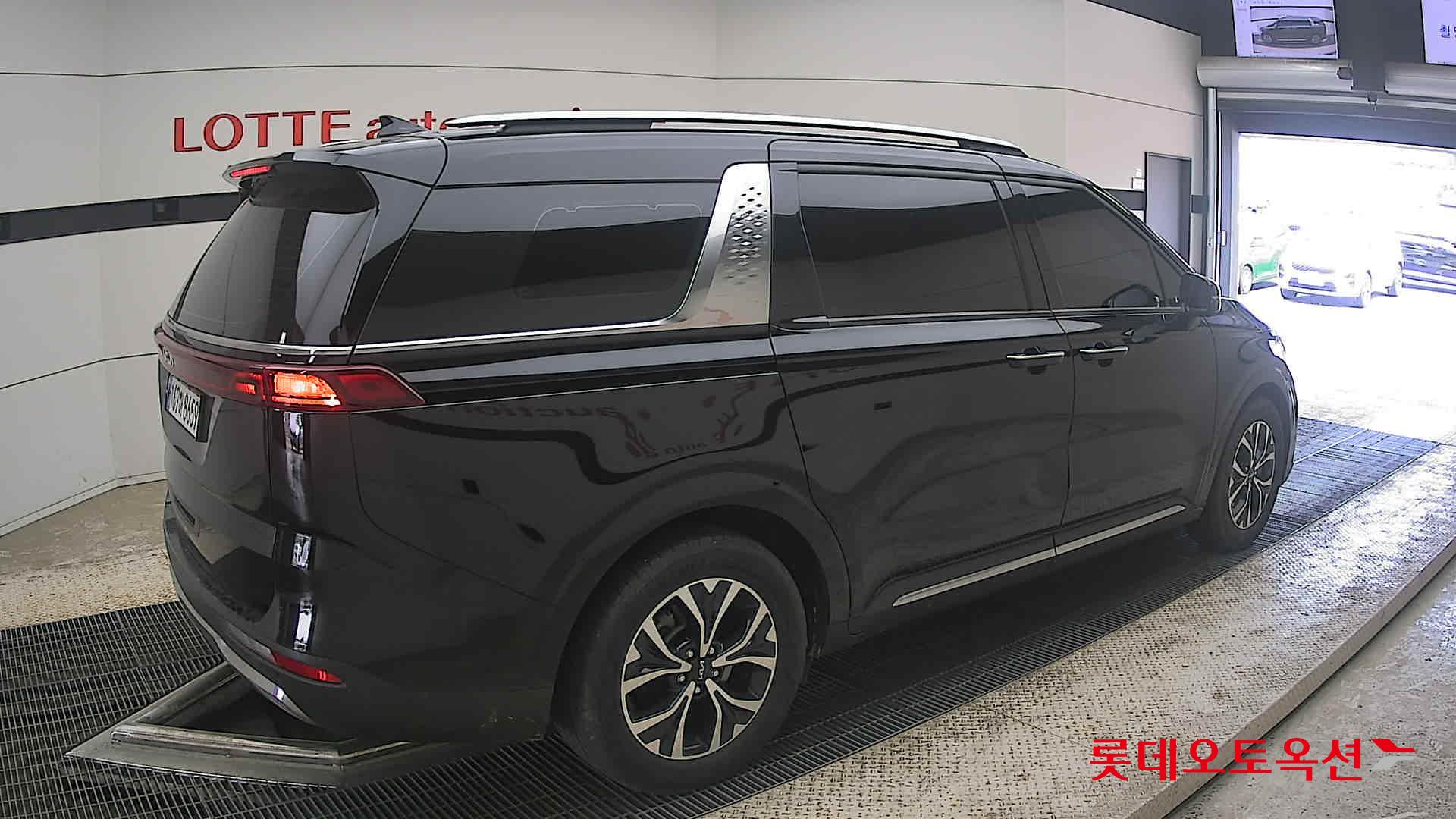 2023 - kia carnival