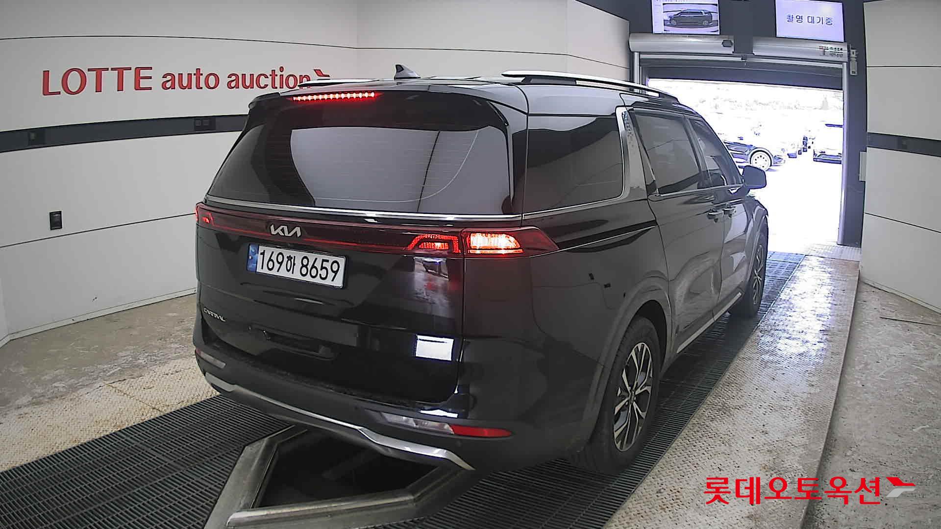 2023 - kia carnival