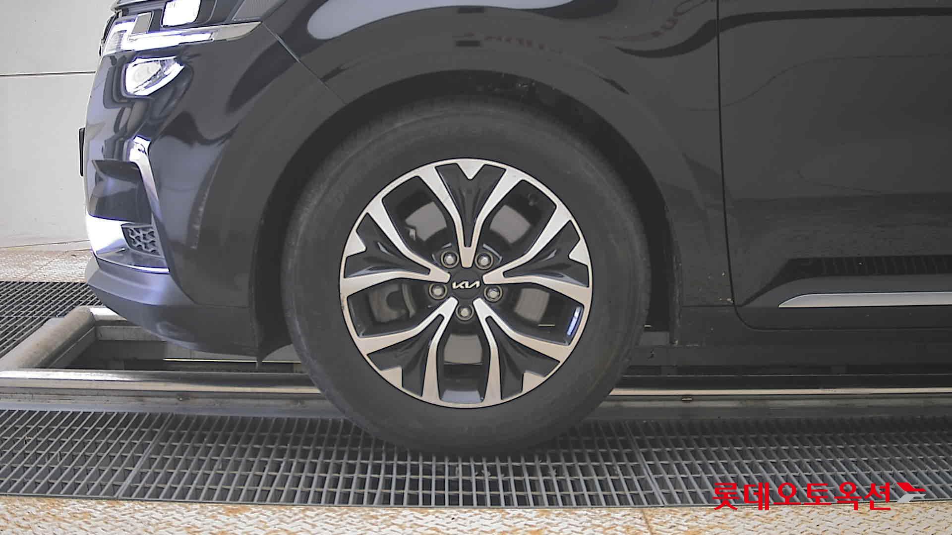 2023 - kia carnival