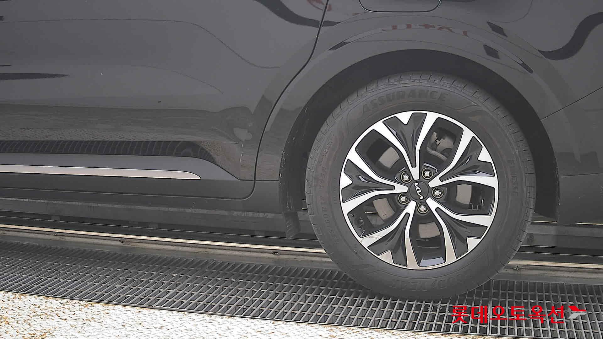 2023 - kia carnival