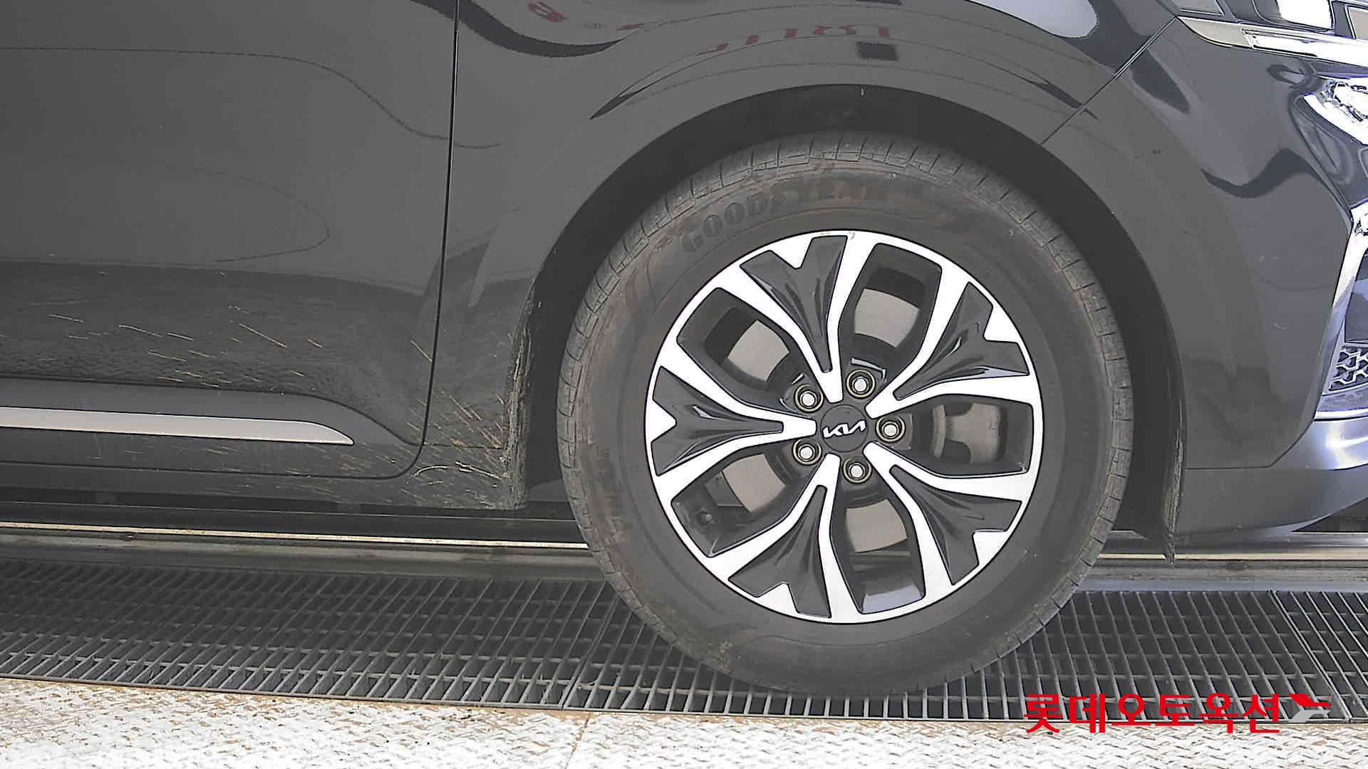 2023 - kia carnival