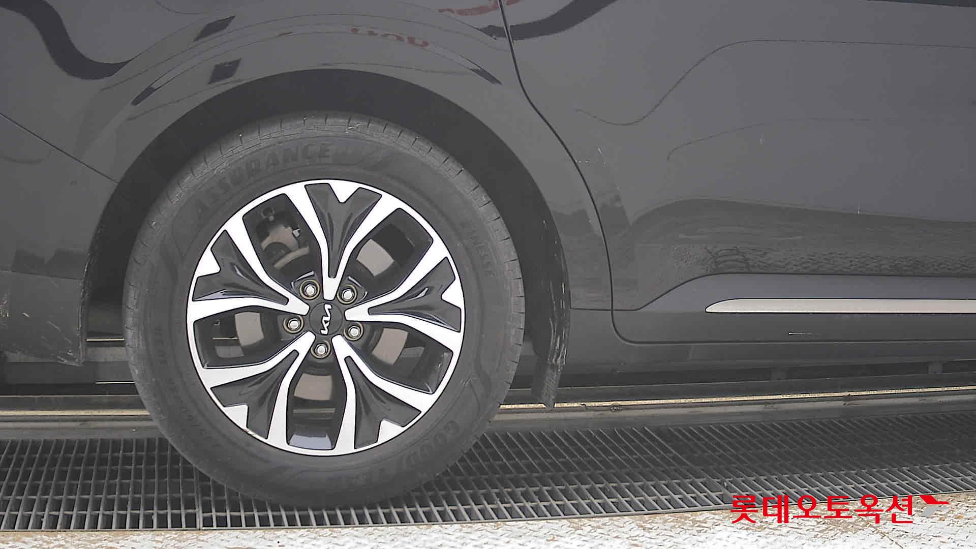 2023 - kia carnival