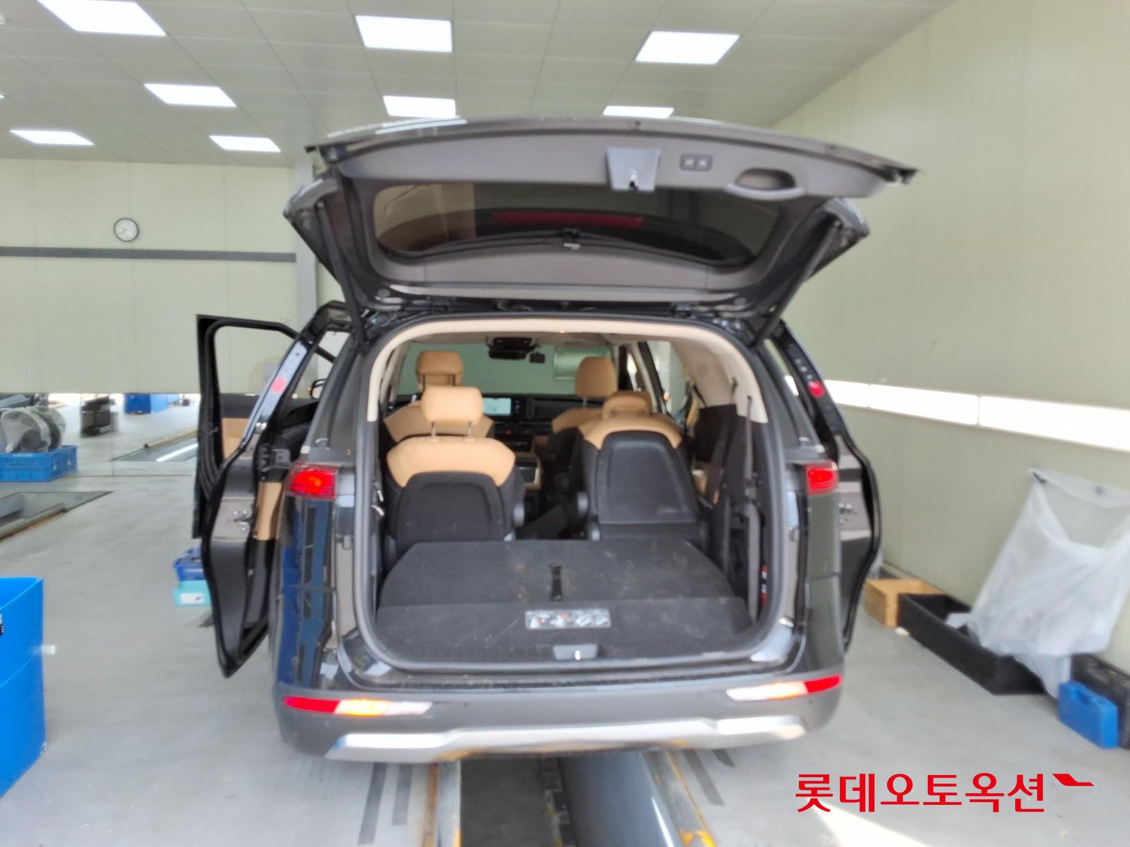 2023 - kia carnival