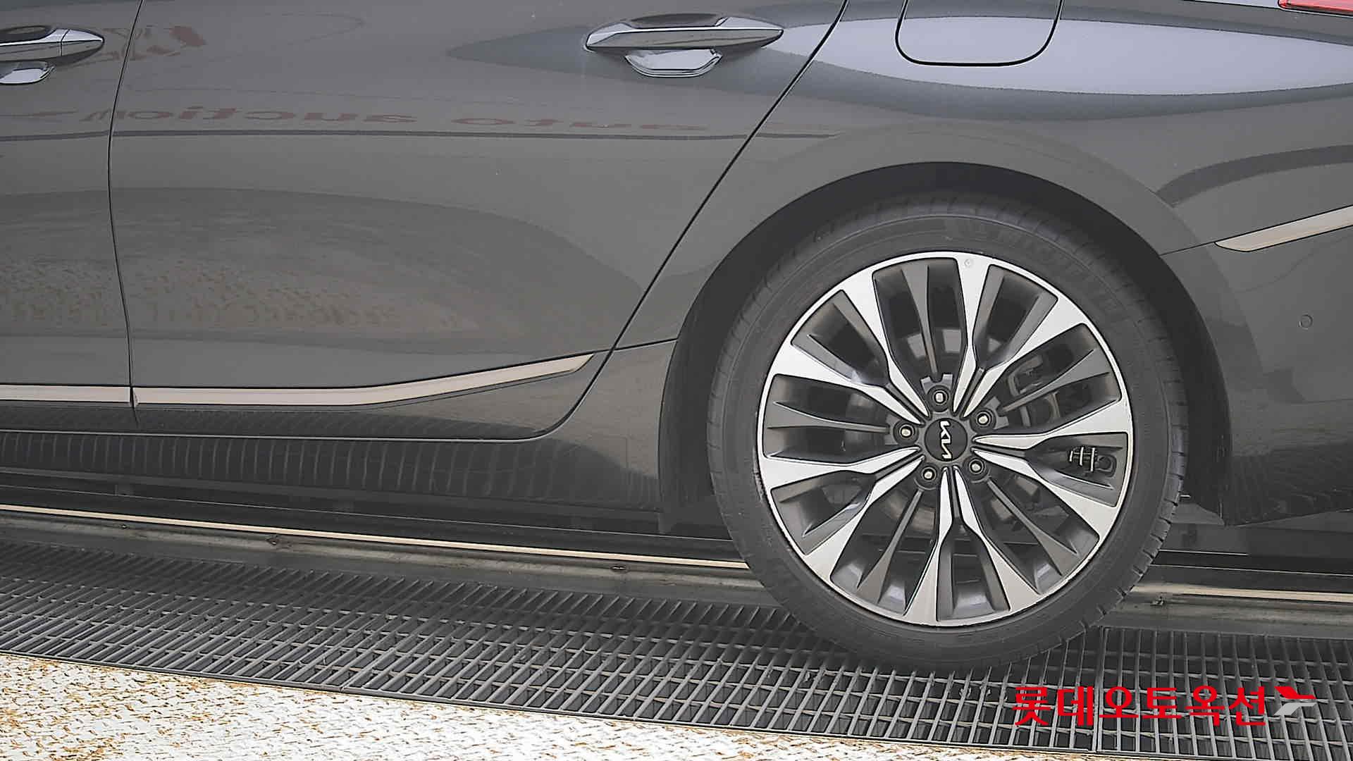 2023 - kia k8