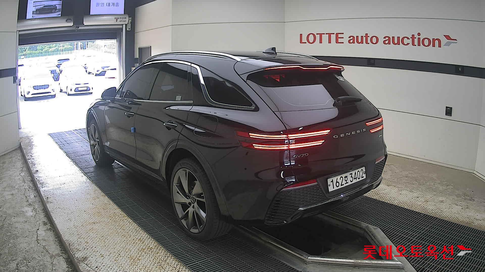 2021 - genesis gv70