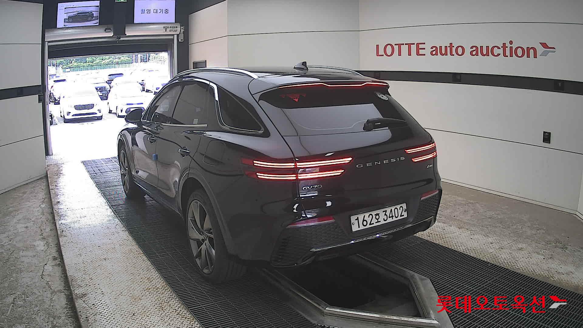 2021 - genesis gv70