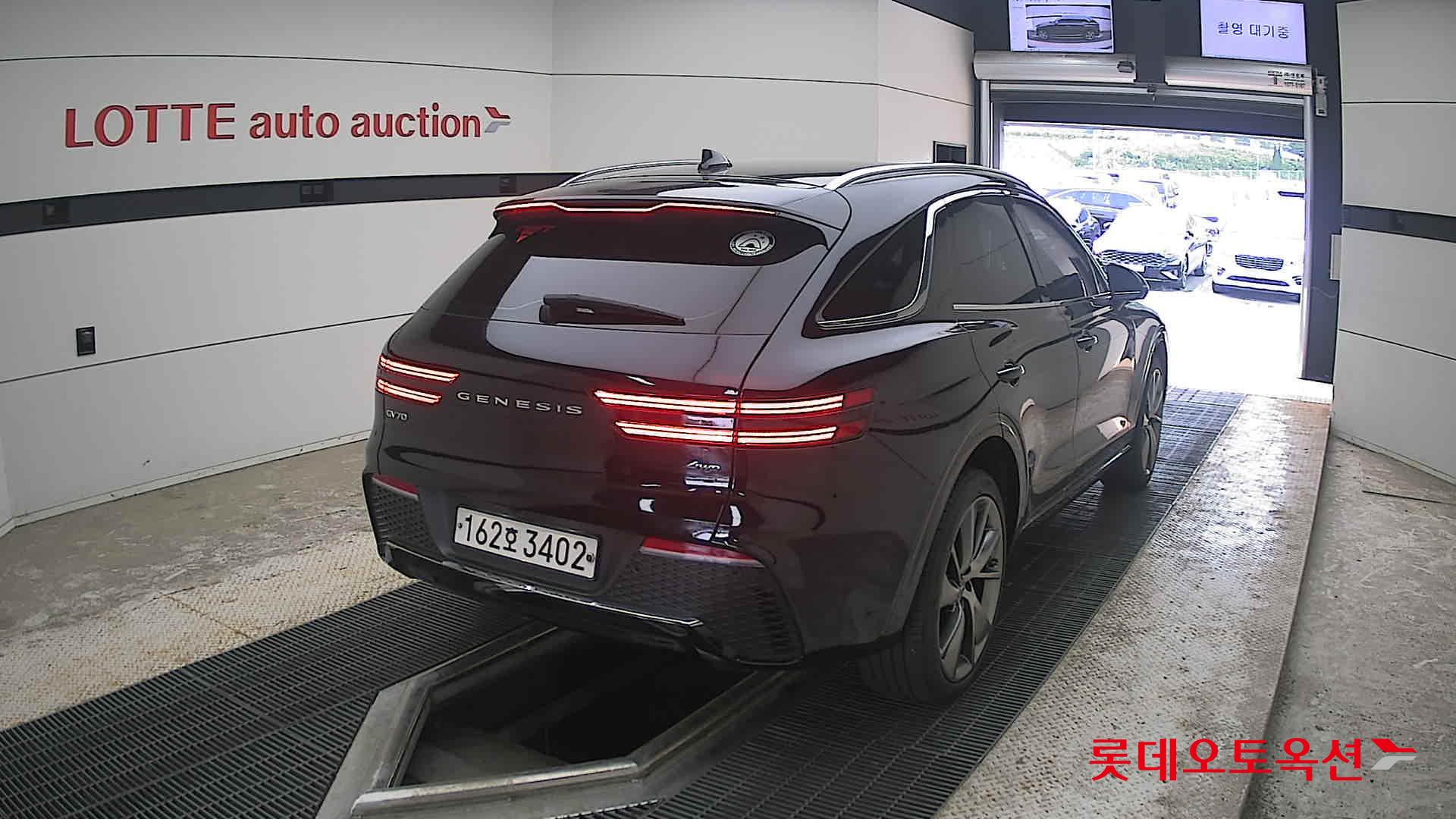2021 - genesis gv70