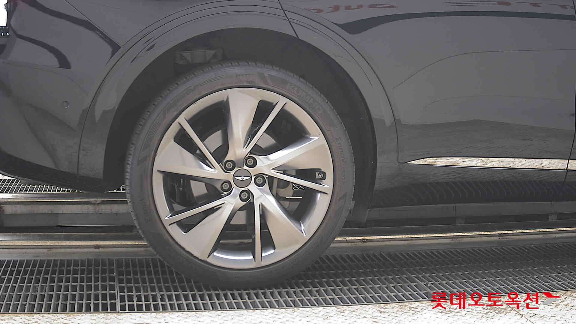 2021 - genesis gv70