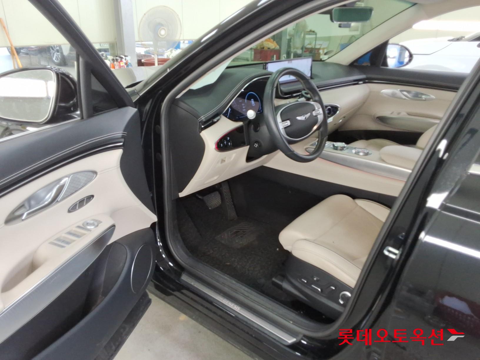 2021 - genesis gv70