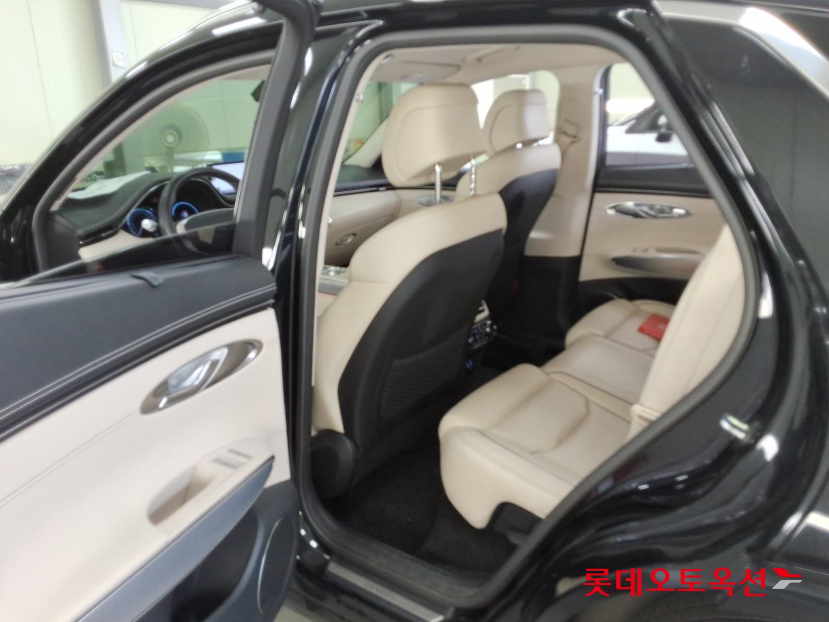 2021 - genesis gv70