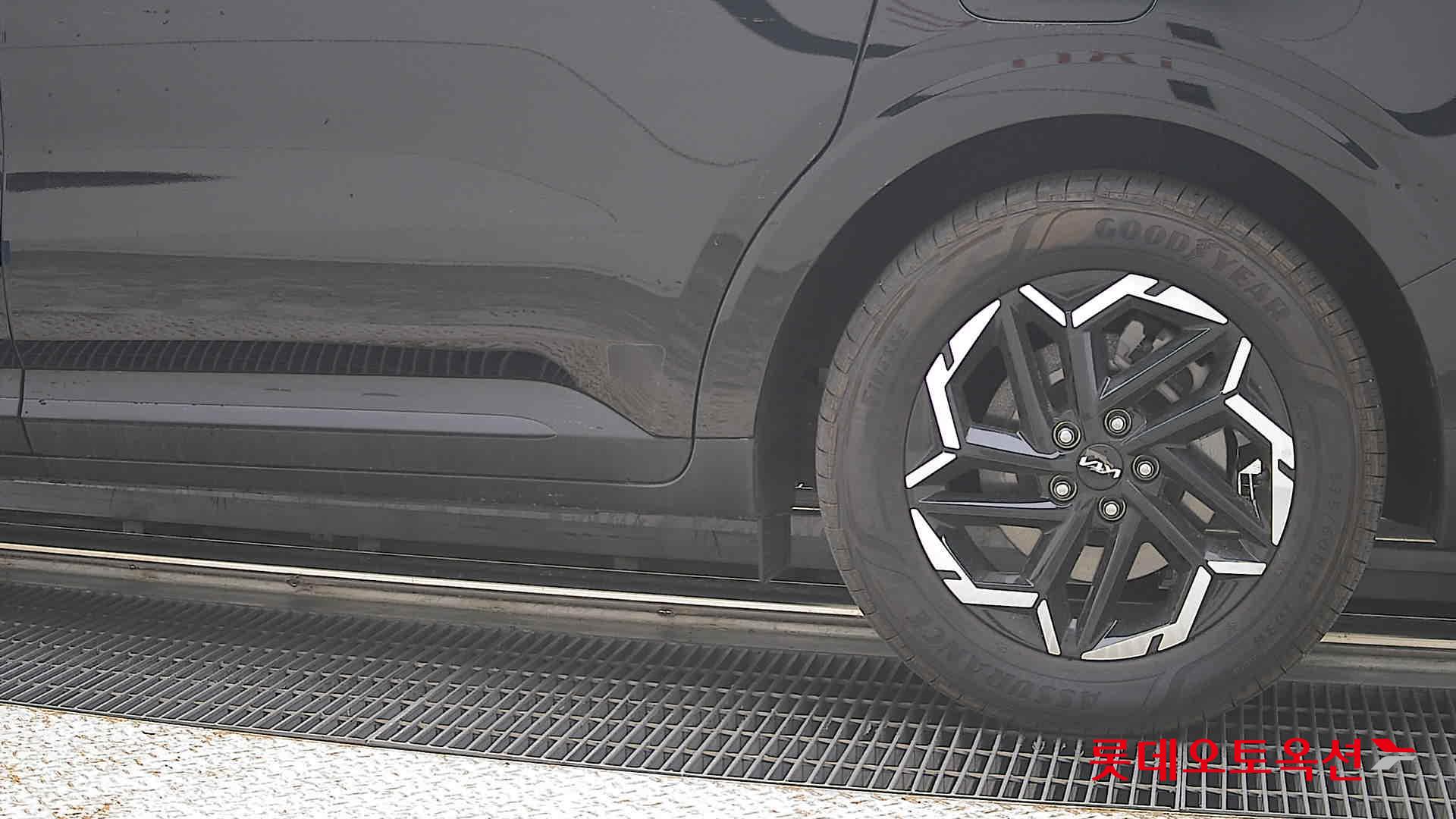 2025 - kia carnival
