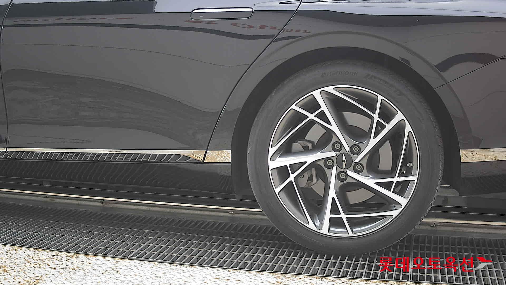 2022 - genesis g90
