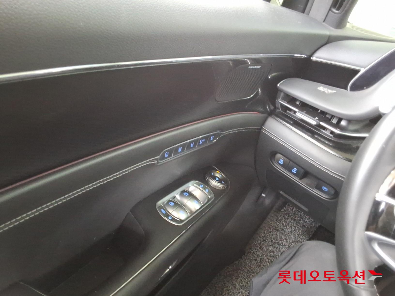 2022 - genesis g90