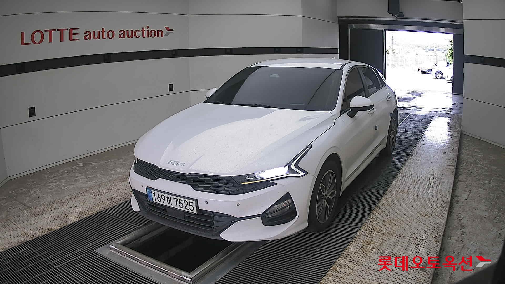 2022 - kia k5