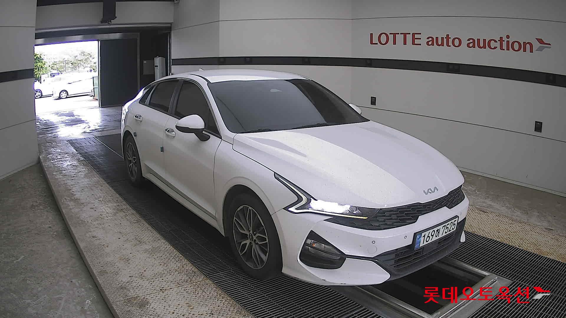 2022 - kia k5