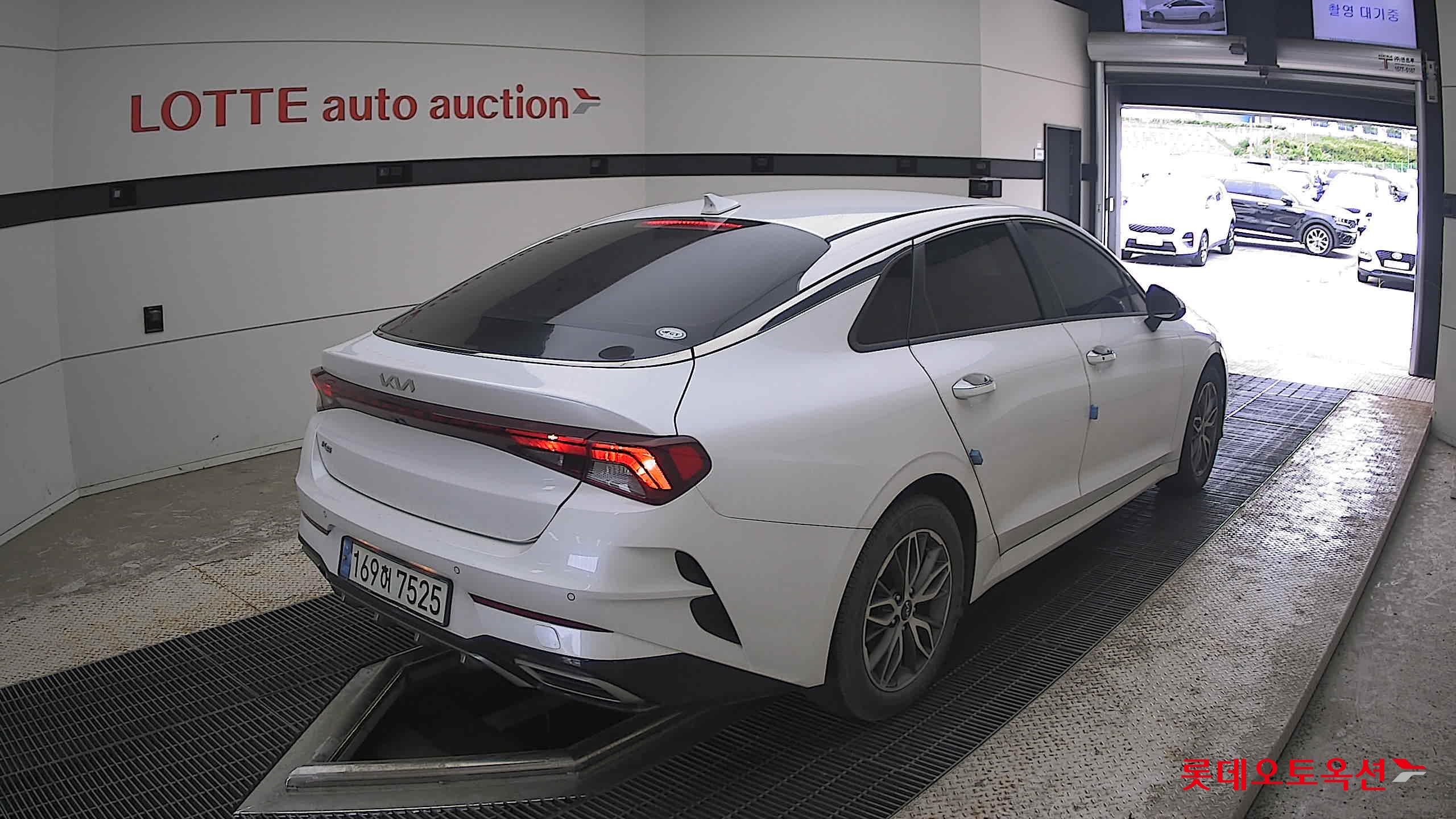 2022 - kia k5