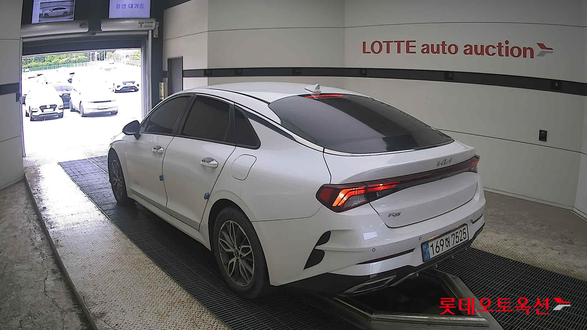 2022 - kia k5