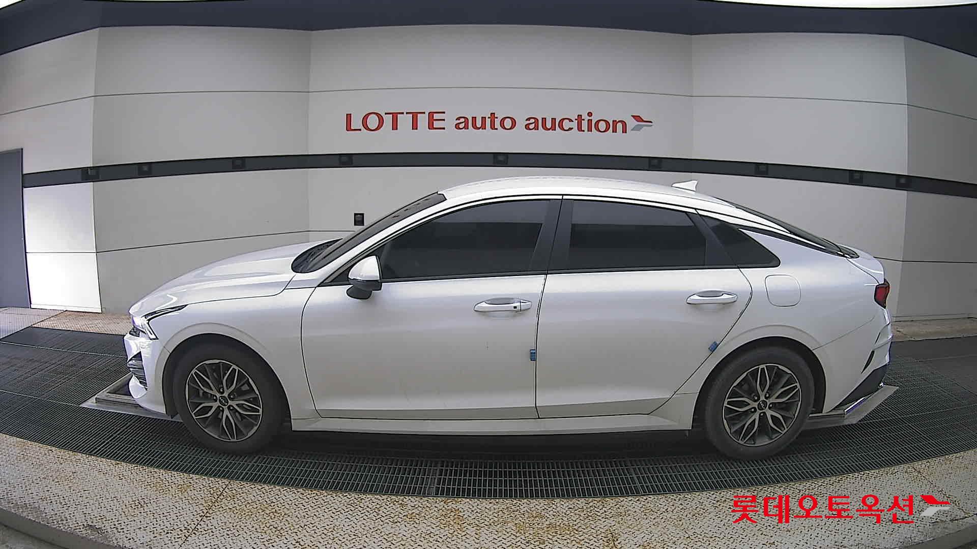 2022 - kia k5