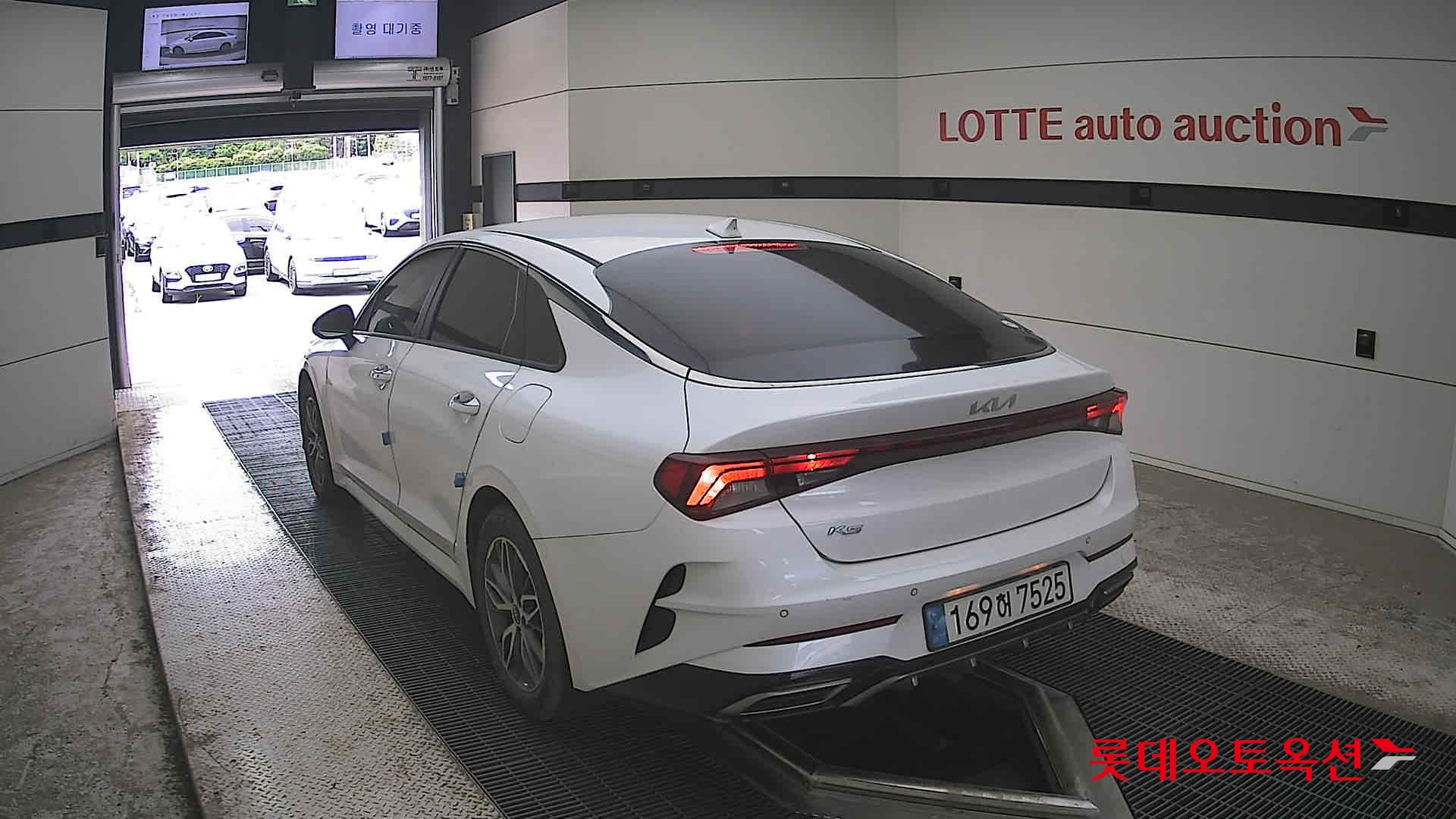 2022 - kia k5