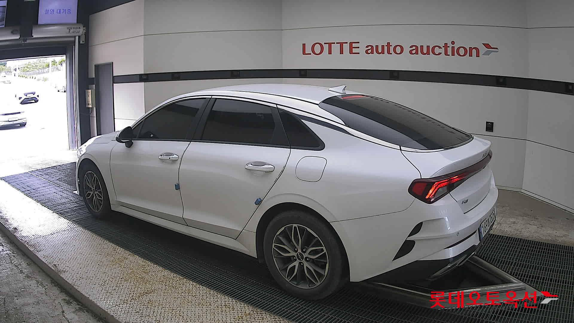 2022 - kia k5