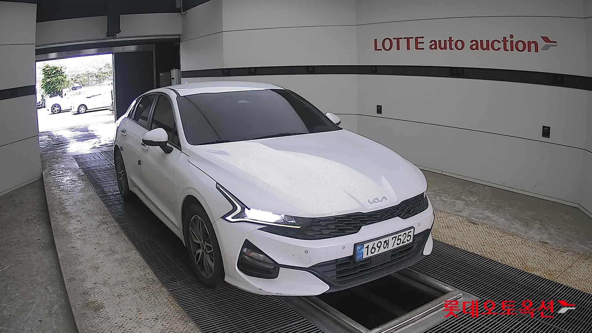 2022 - kia k5