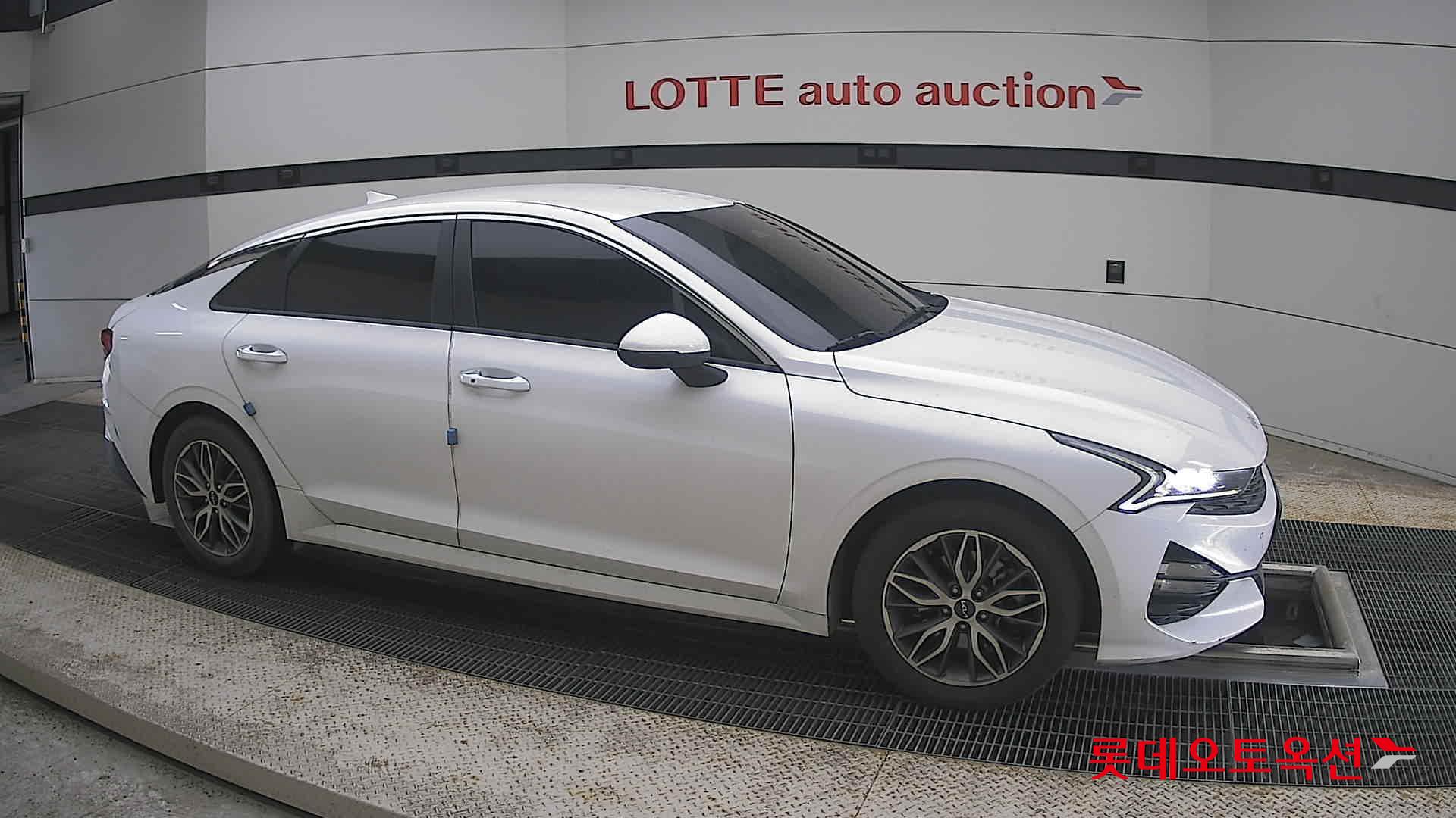 2022 - kia k5