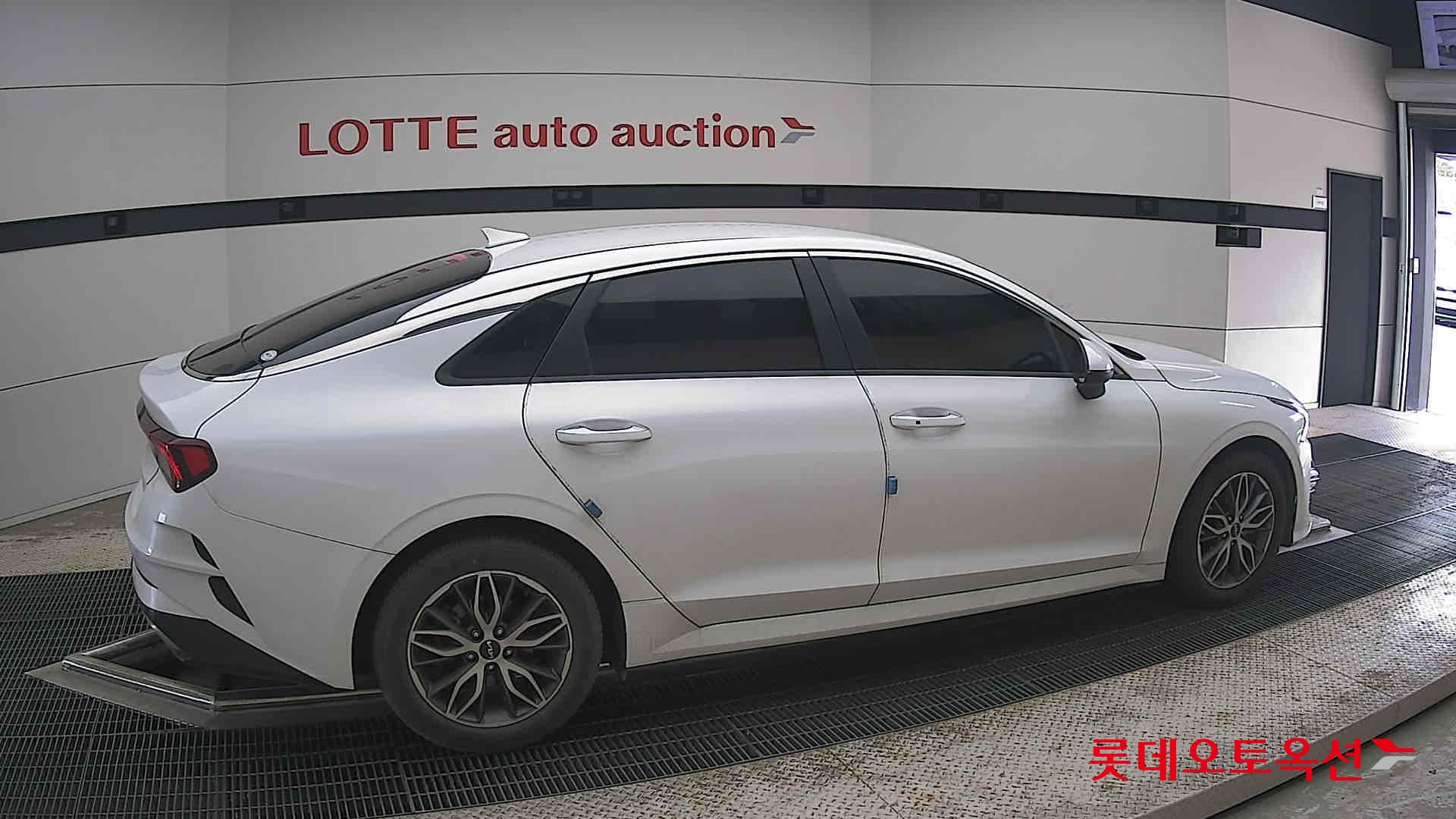 2022 - kia k5