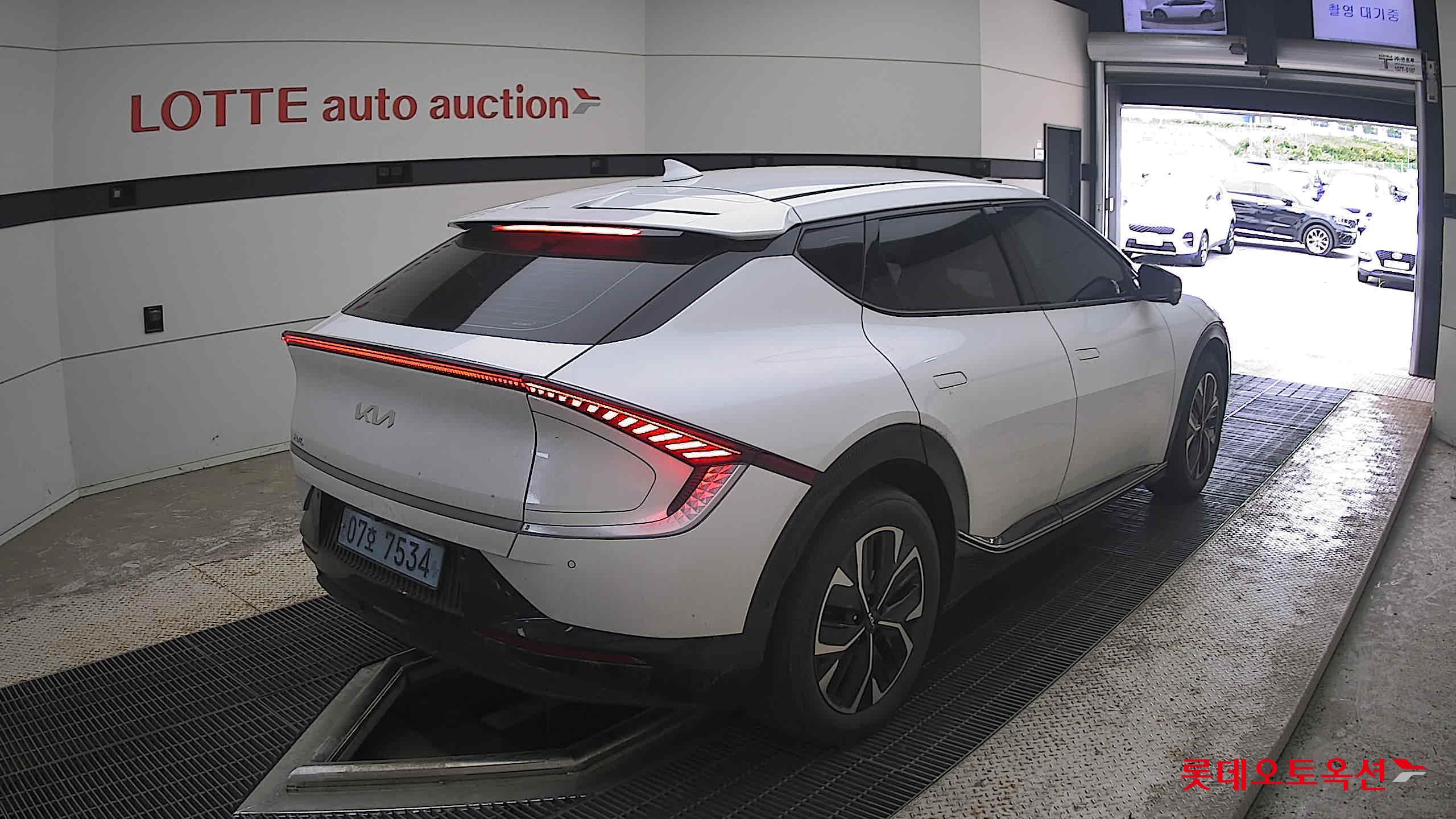 2022 - kia ev6