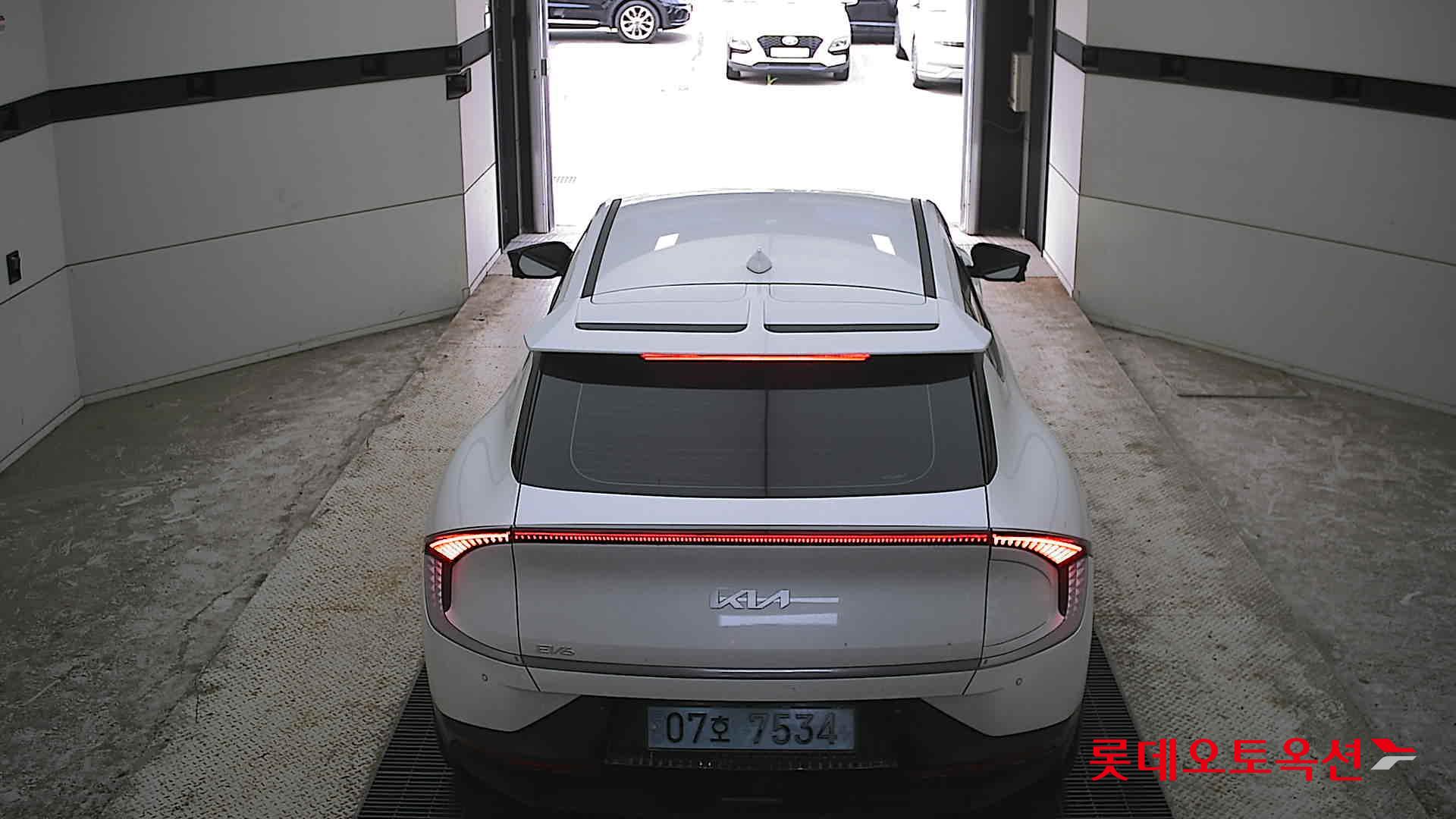 2022 - kia ev6
