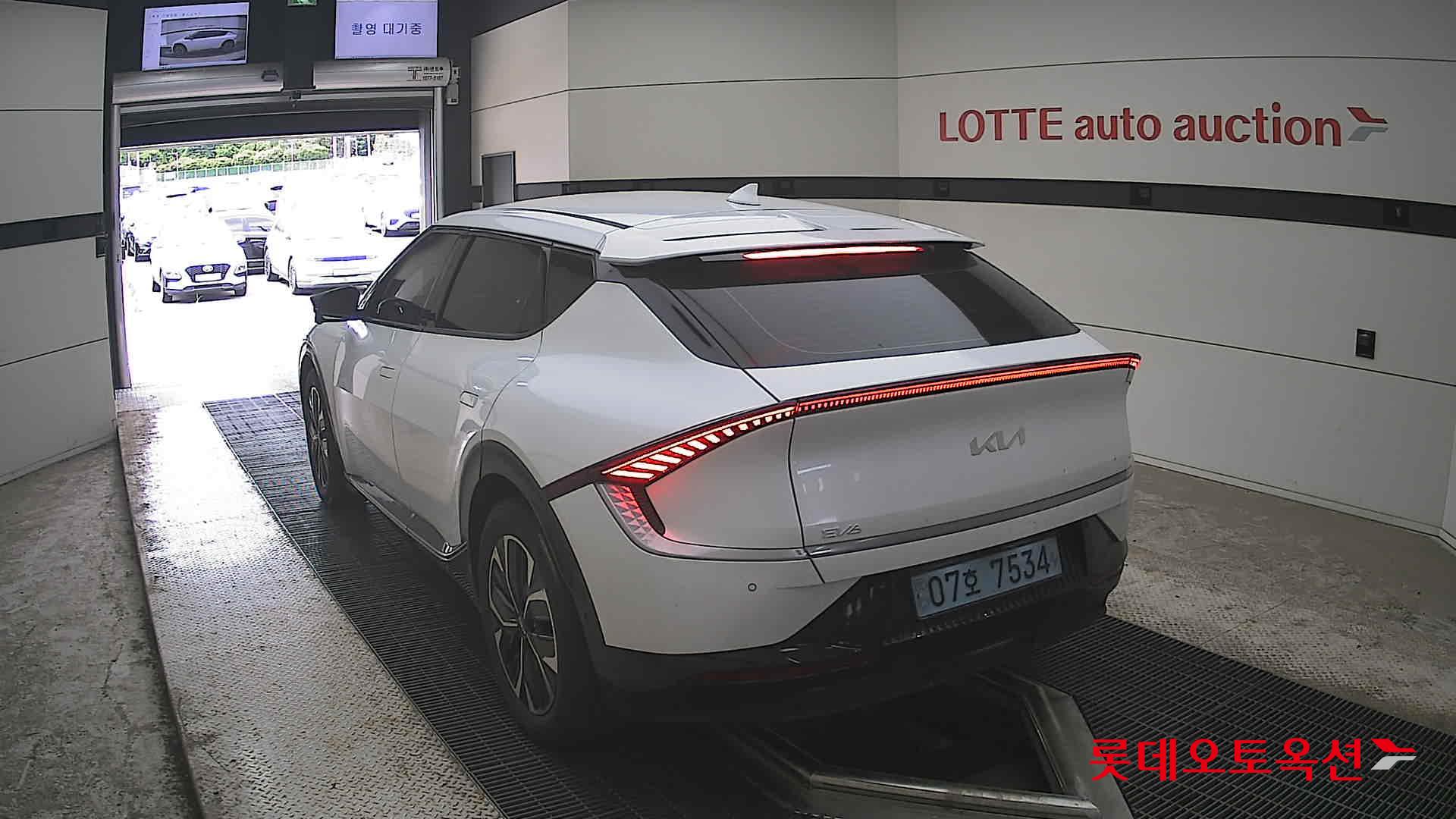 2022 - kia ev6
