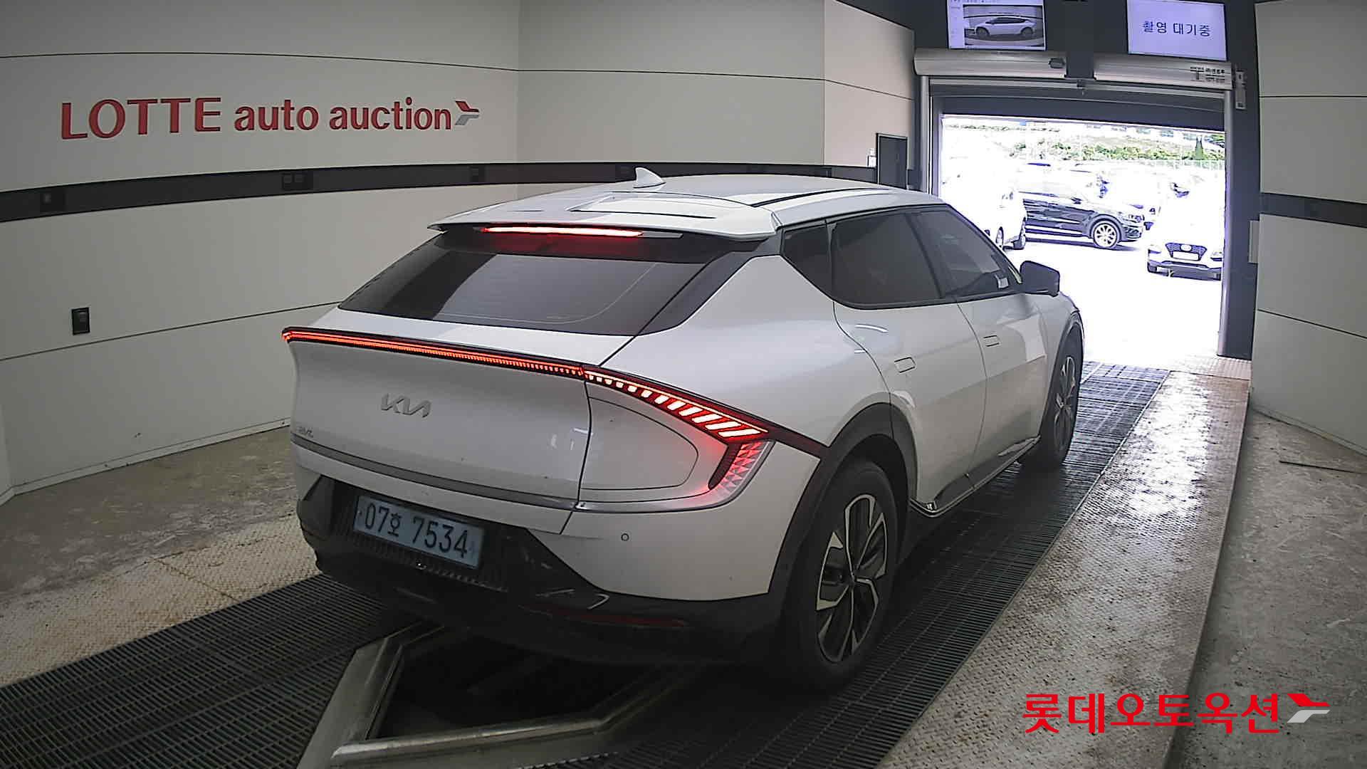 2022 - kia ev6