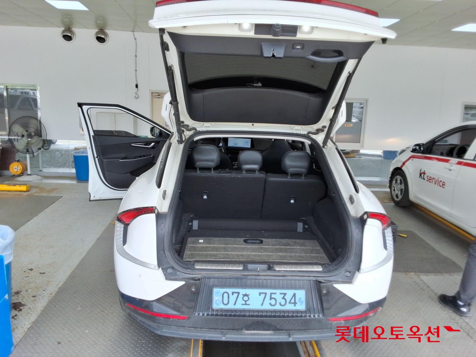 2022 - kia ev6