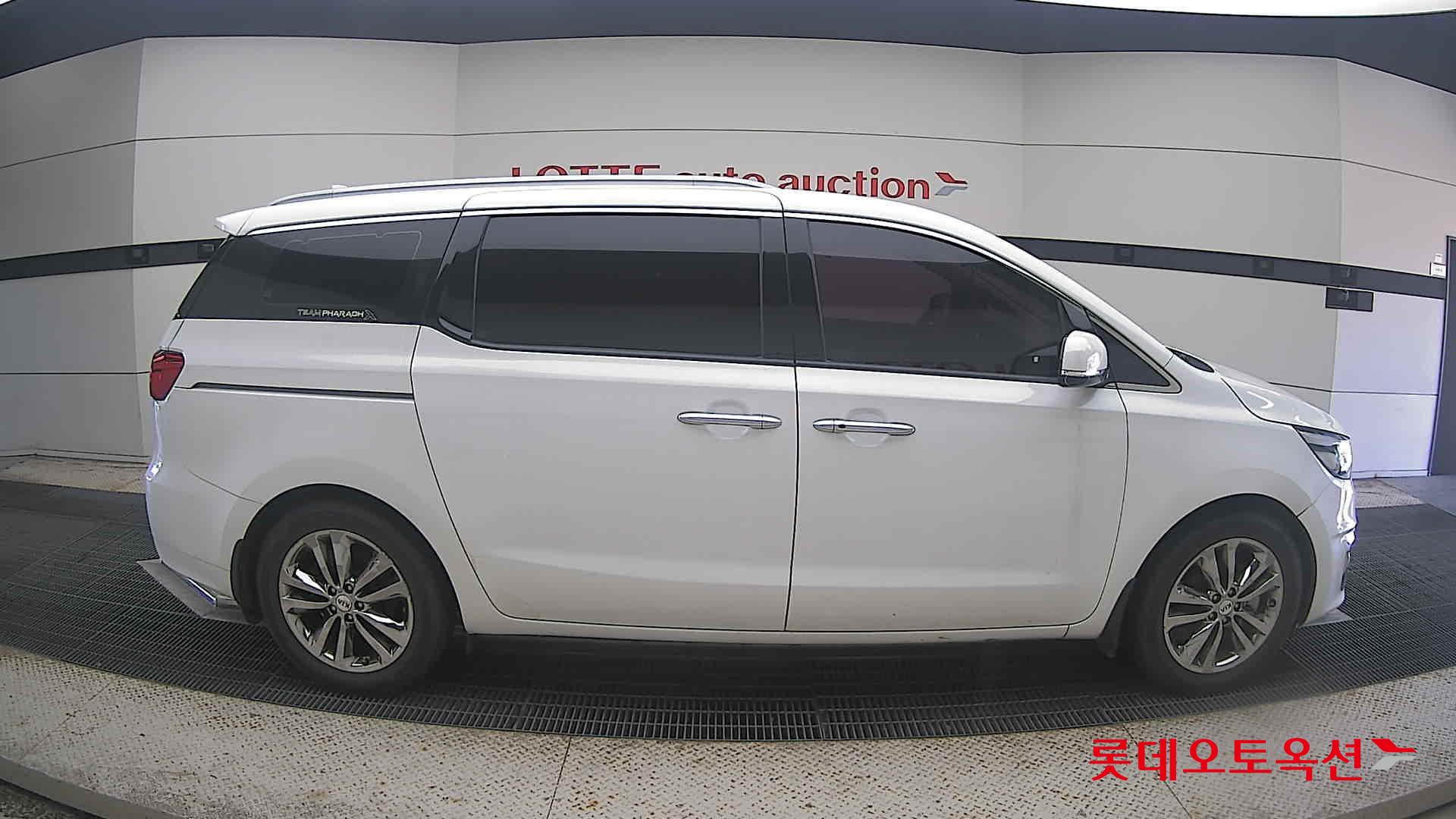 Kia Carnival 2018 Snow White Pearl из Кореи, фото 3