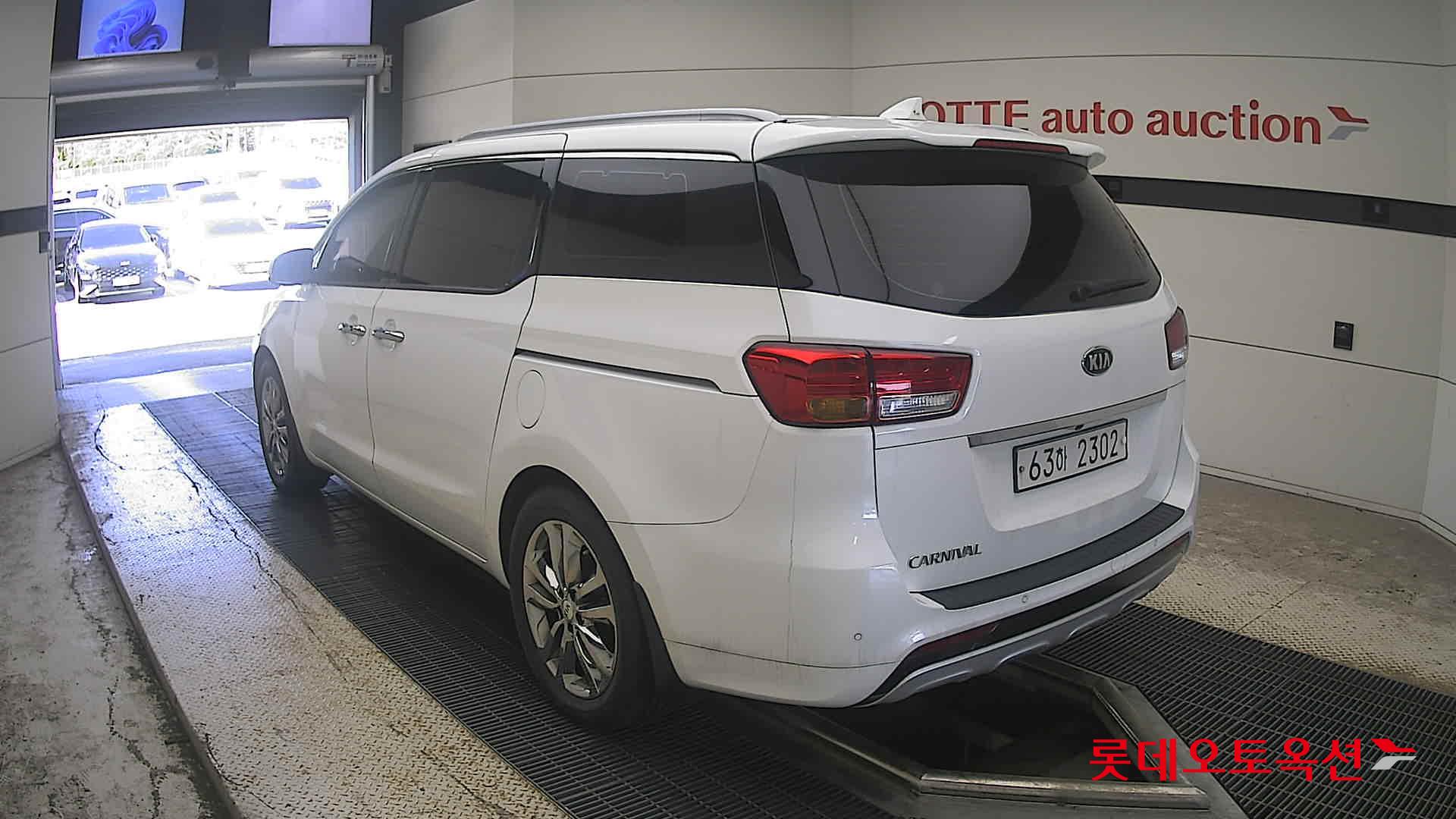 Kia Carnival 2018 Snow White Pearl из Кореи, фото 6
