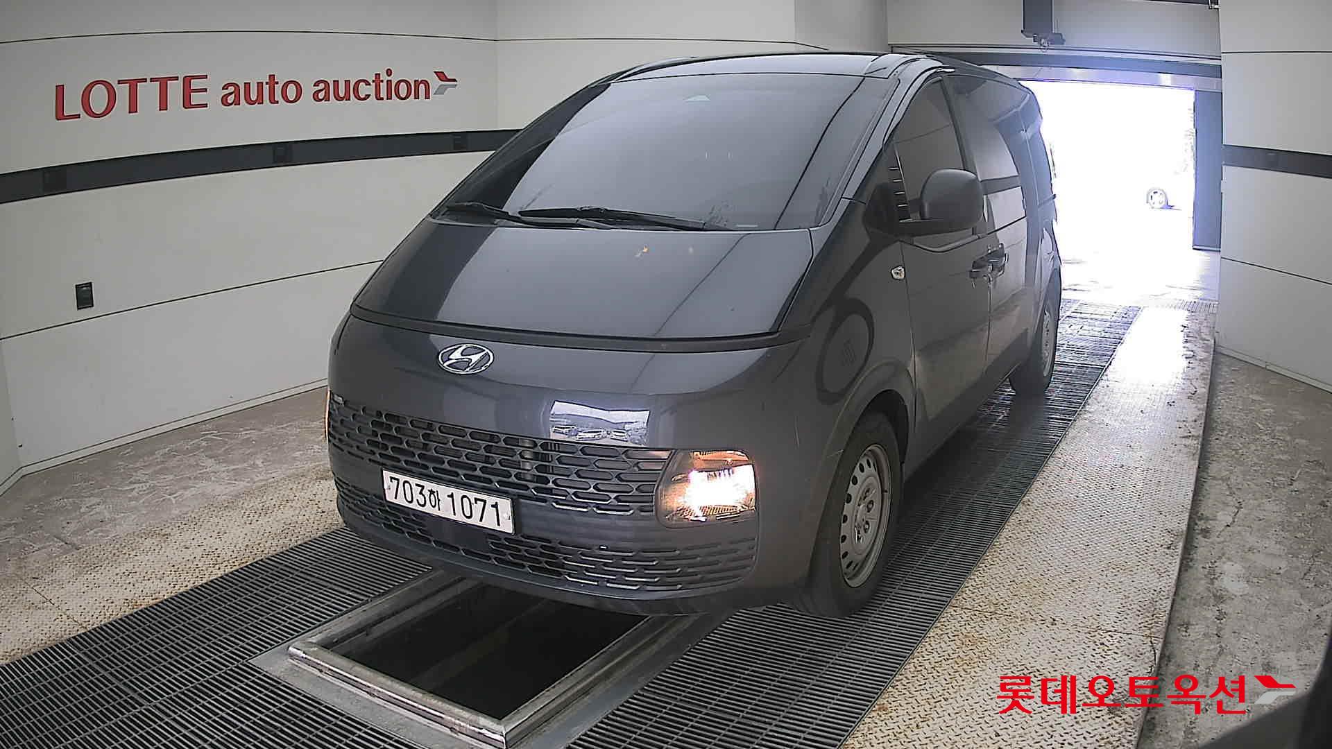 2022 - hyundai staria