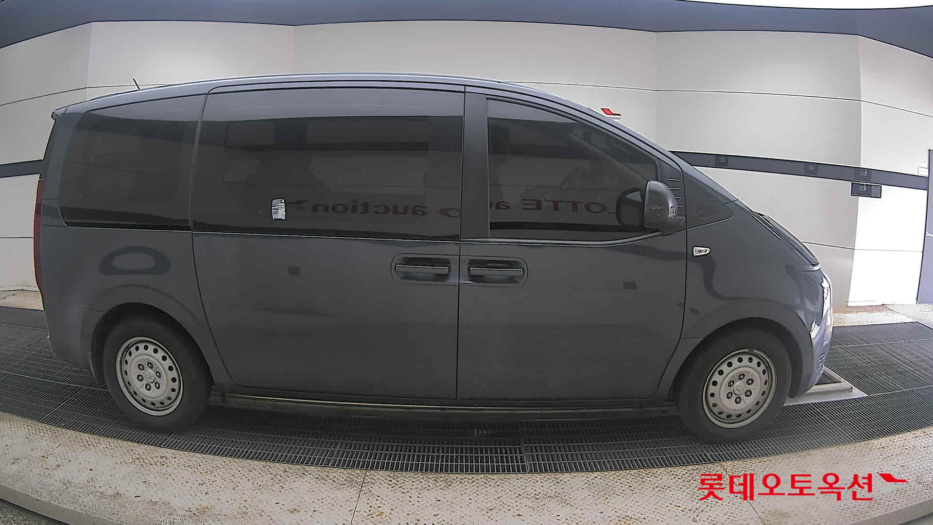 2022 - hyundai staria