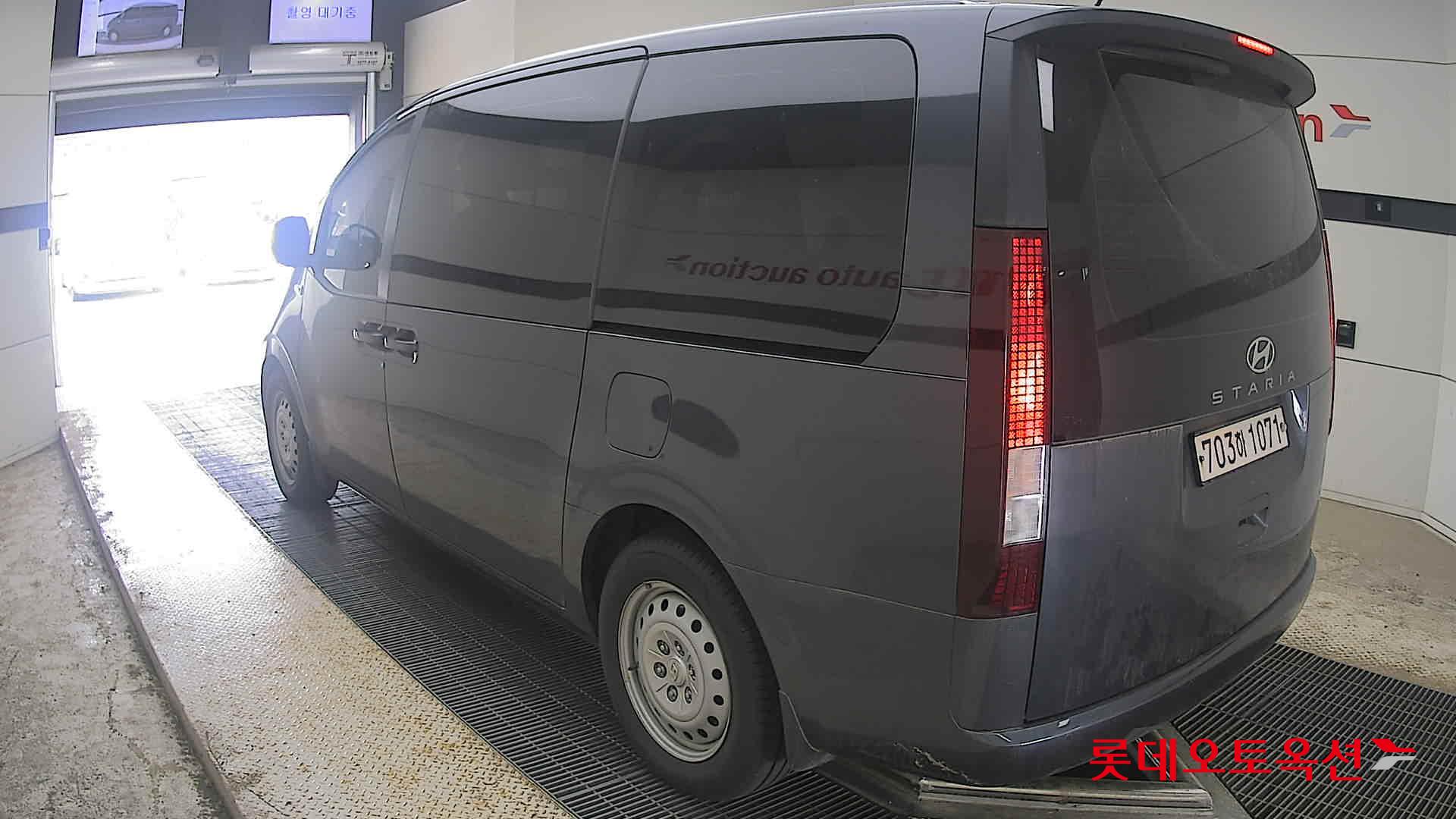 2022 - hyundai staria