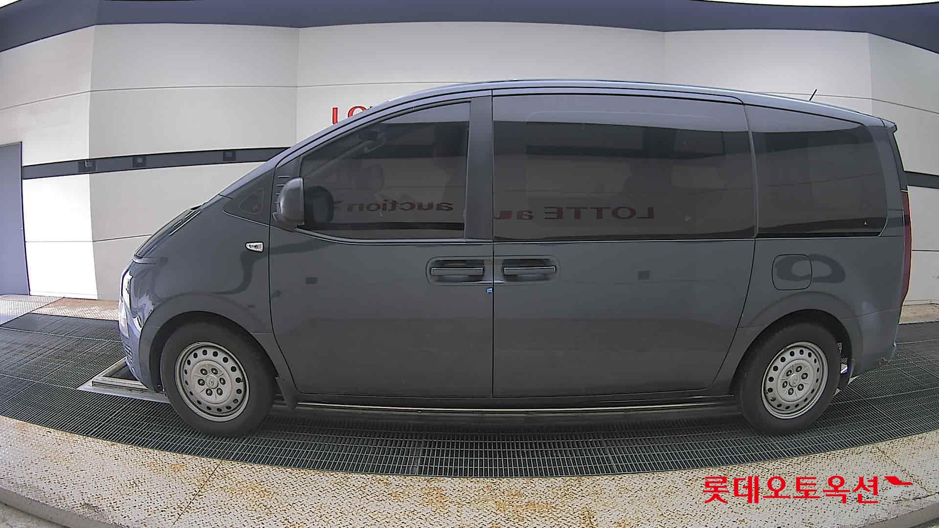 2022 - hyundai staria