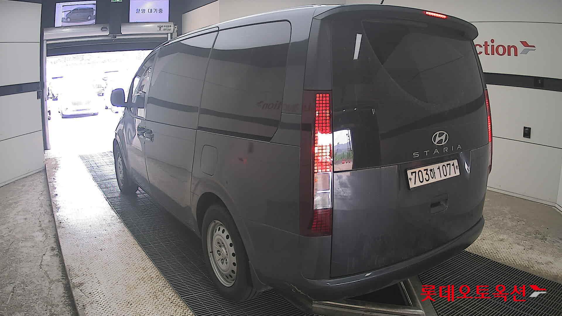 2022 - hyundai staria