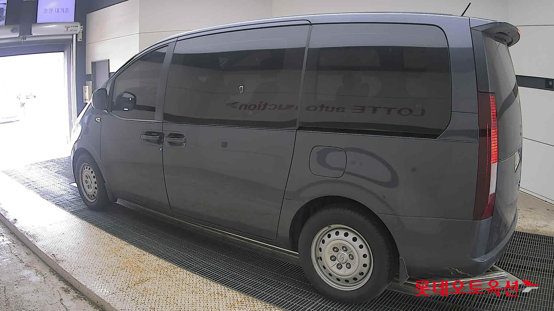 2022 - hyundai staria