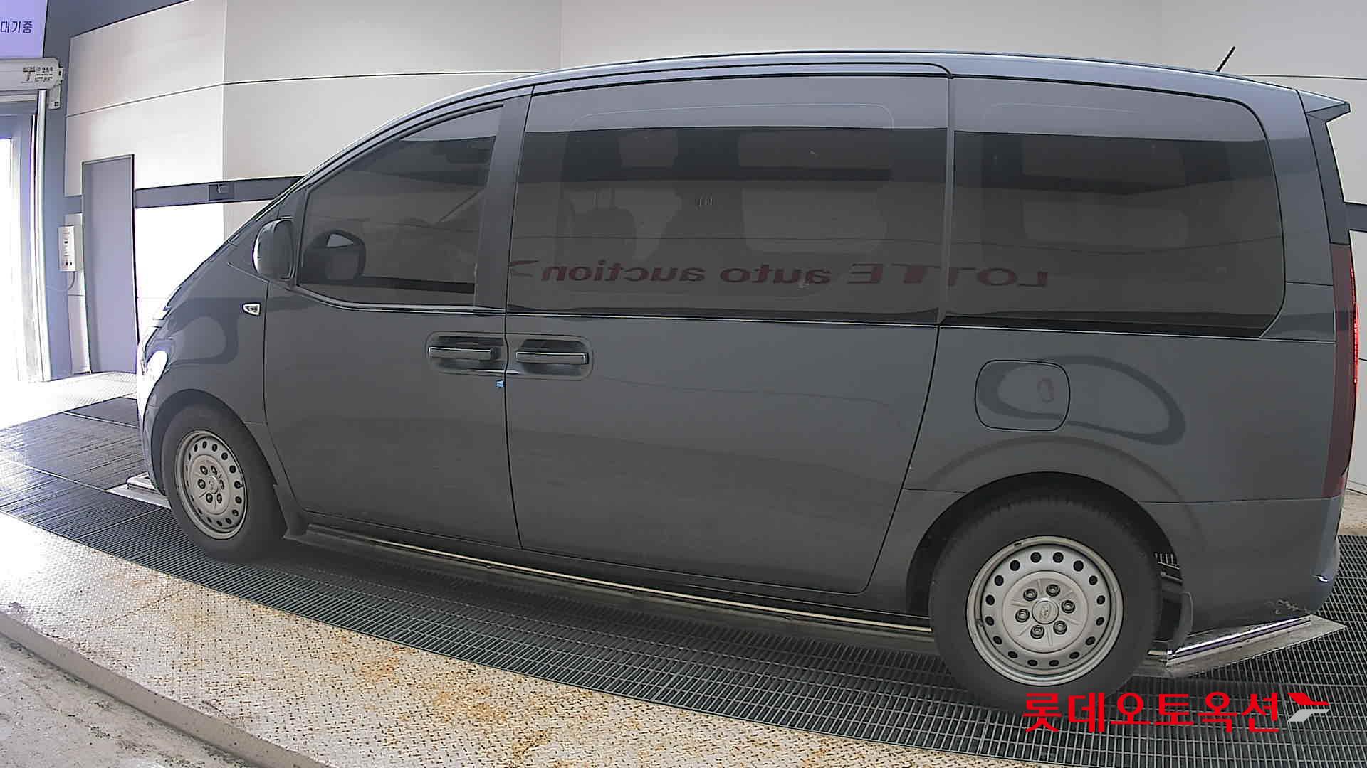 2022 - hyundai staria